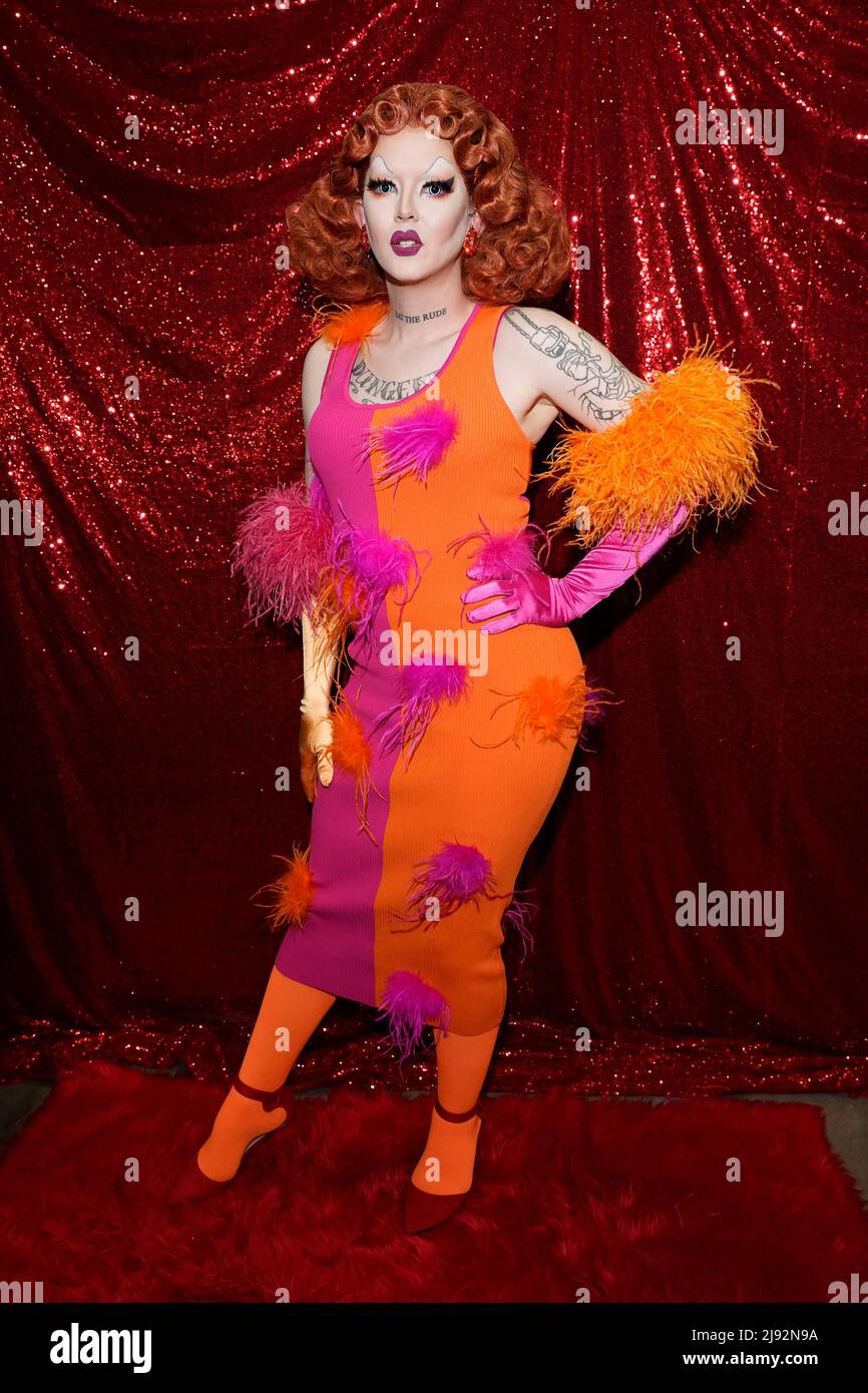 Aiden Shane si pone al 2022 Rupaul DragCon, giorno 1, tenuto al LA Convention Center di Los Angeles, California, Venerdì 13 maggio 2022. Foto di Jennifer Graylock-Graylock.com 917-519-7666 Foto Stock