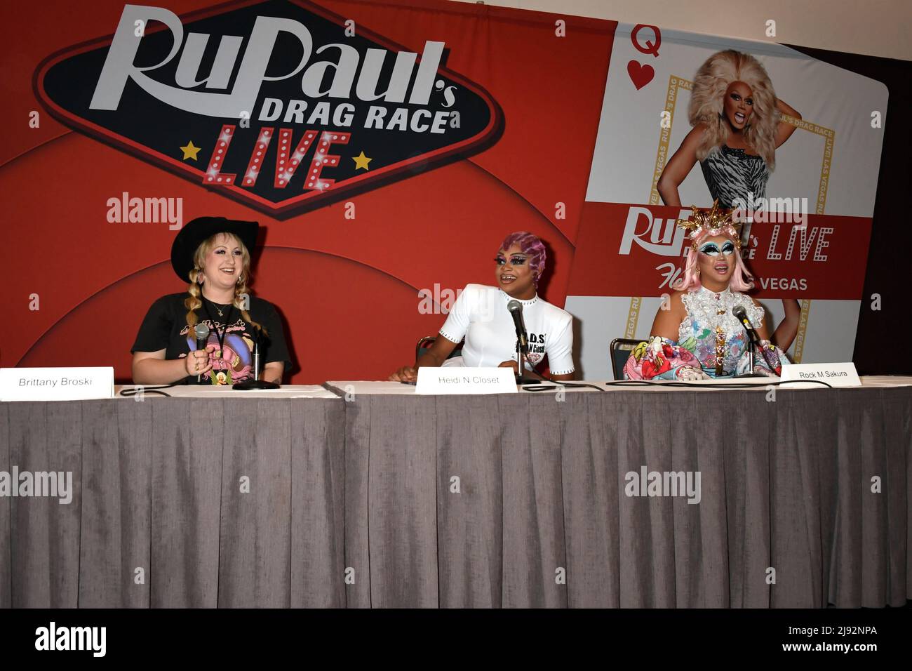 (Da L) Brittany Brooks, Heidi N Closet e Rock M. Sakura partecipano ad un panel al Rupaul DragCon 2022, giorno 1, tenuto presso IL LA Convention Center di Los Angeles, California, Venerdì 13 maggio 2022. Foto di Jennifer Graylock-Graylock.com 917-519-7666 Foto Stock