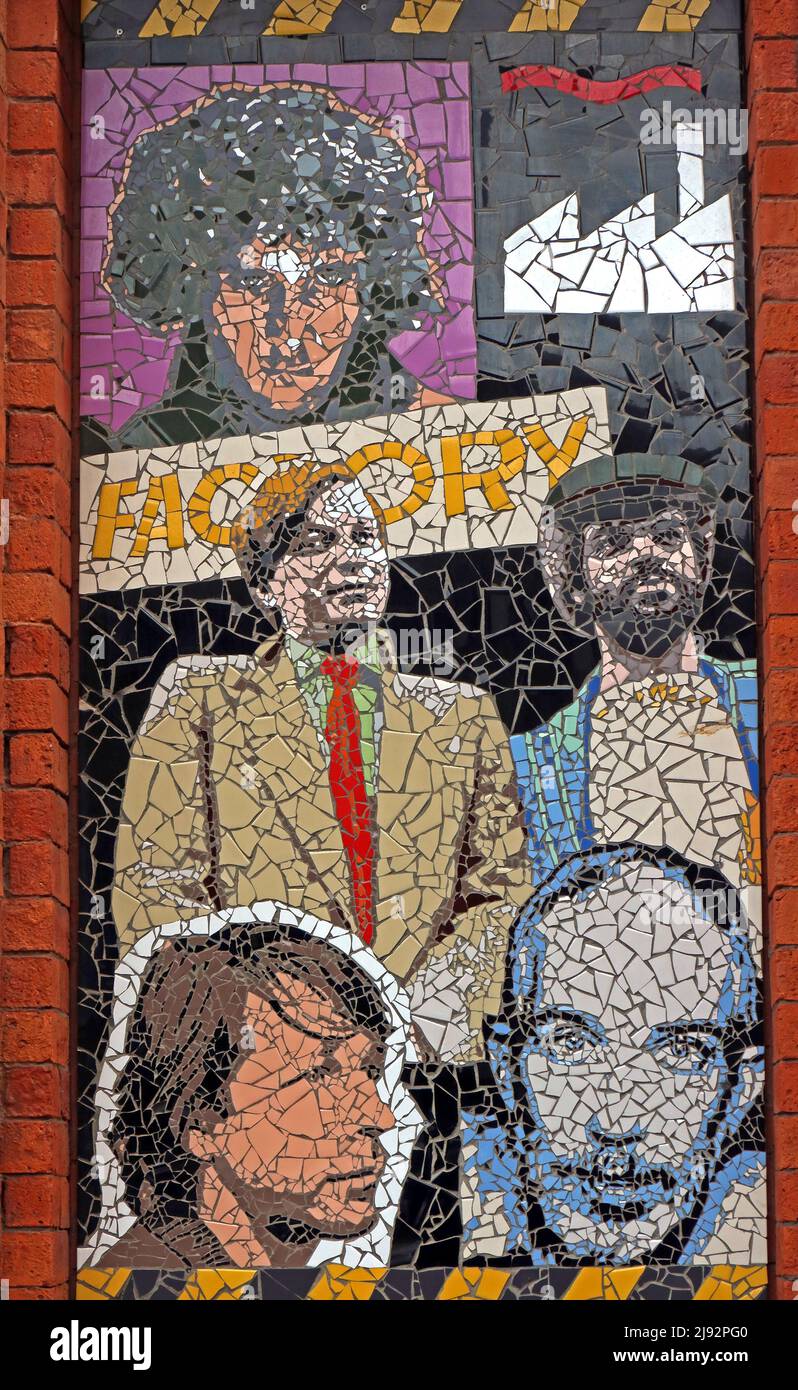Etichetta di registrazione della fabbrica, i mosaici di Mark Kennedy dei Mancunians famosi al Palazzo Afflecks, Church St, Manchester, Inghilterra, UK, M4 1PW Foto Stock