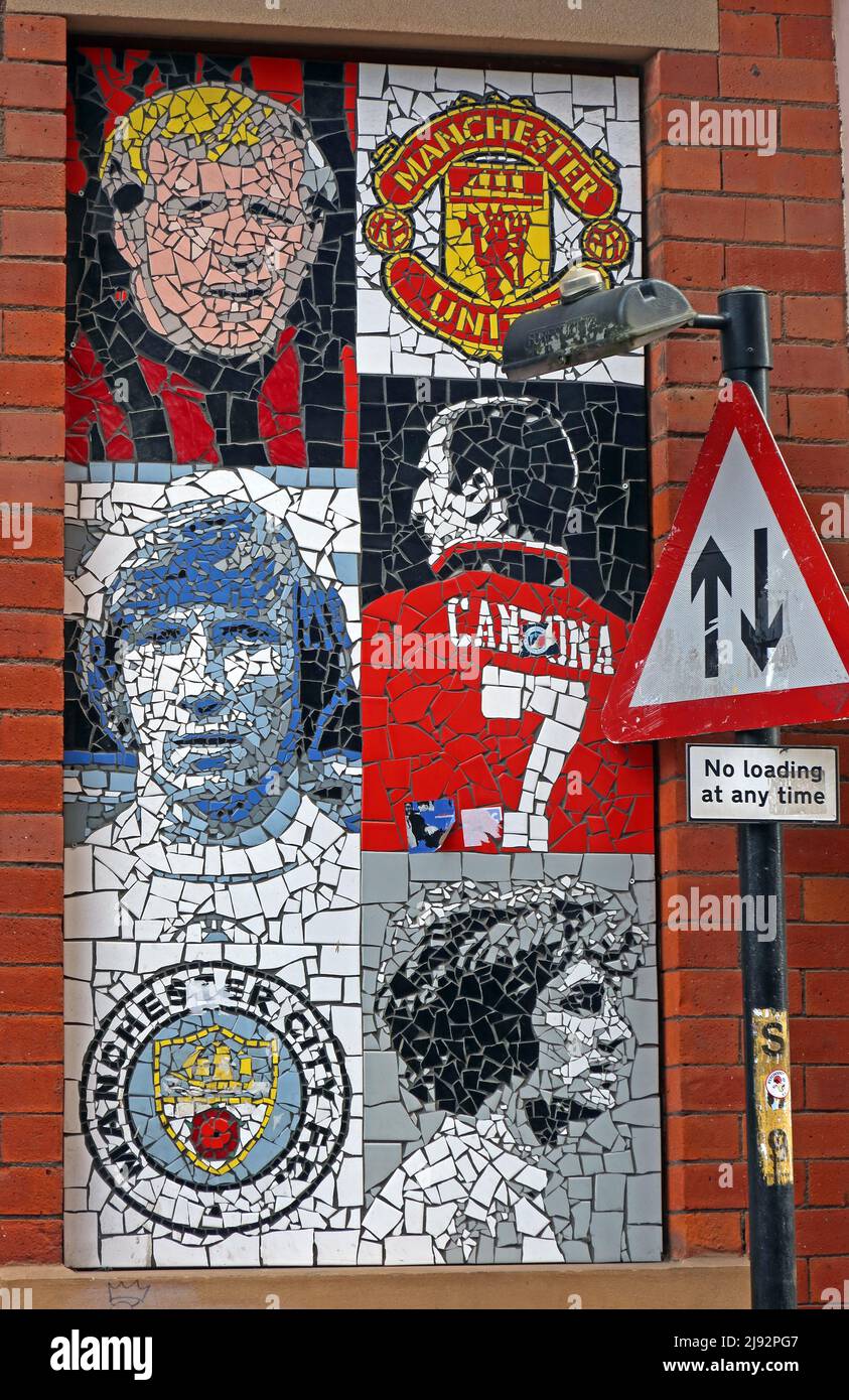 Football MUFC,MCFC,Cantona,Francis Lee,Mark Kennedy mosaici di famosi mancuniani al Palazzo Afflecks, Church St, Manchester,Inghilterra, UK, M4 1PW Foto Stock