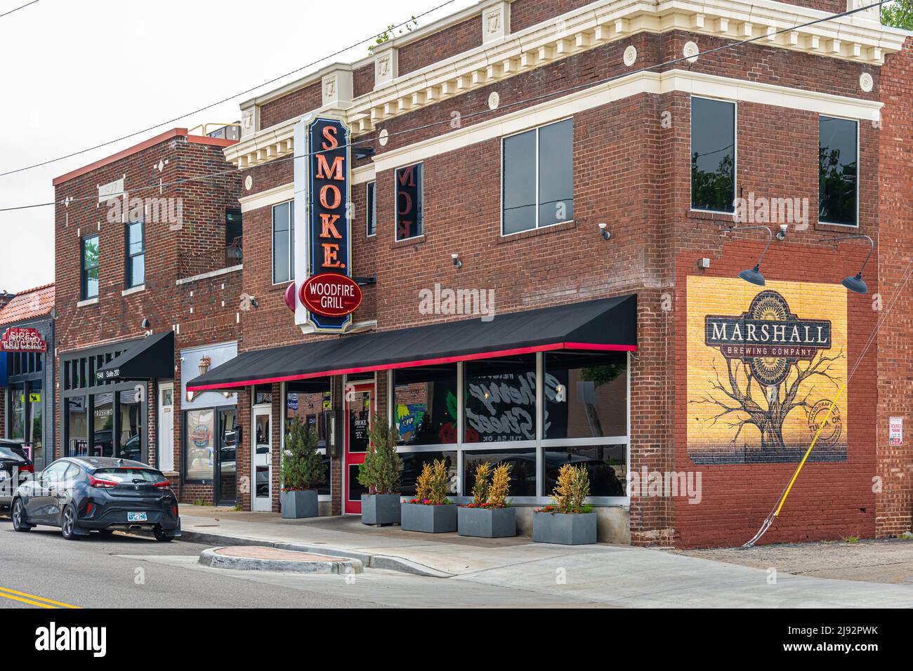 Smoke Woodfire Grill nel Cherry Street District di Tulsa, Oklahoma. (USA) Foto Stock