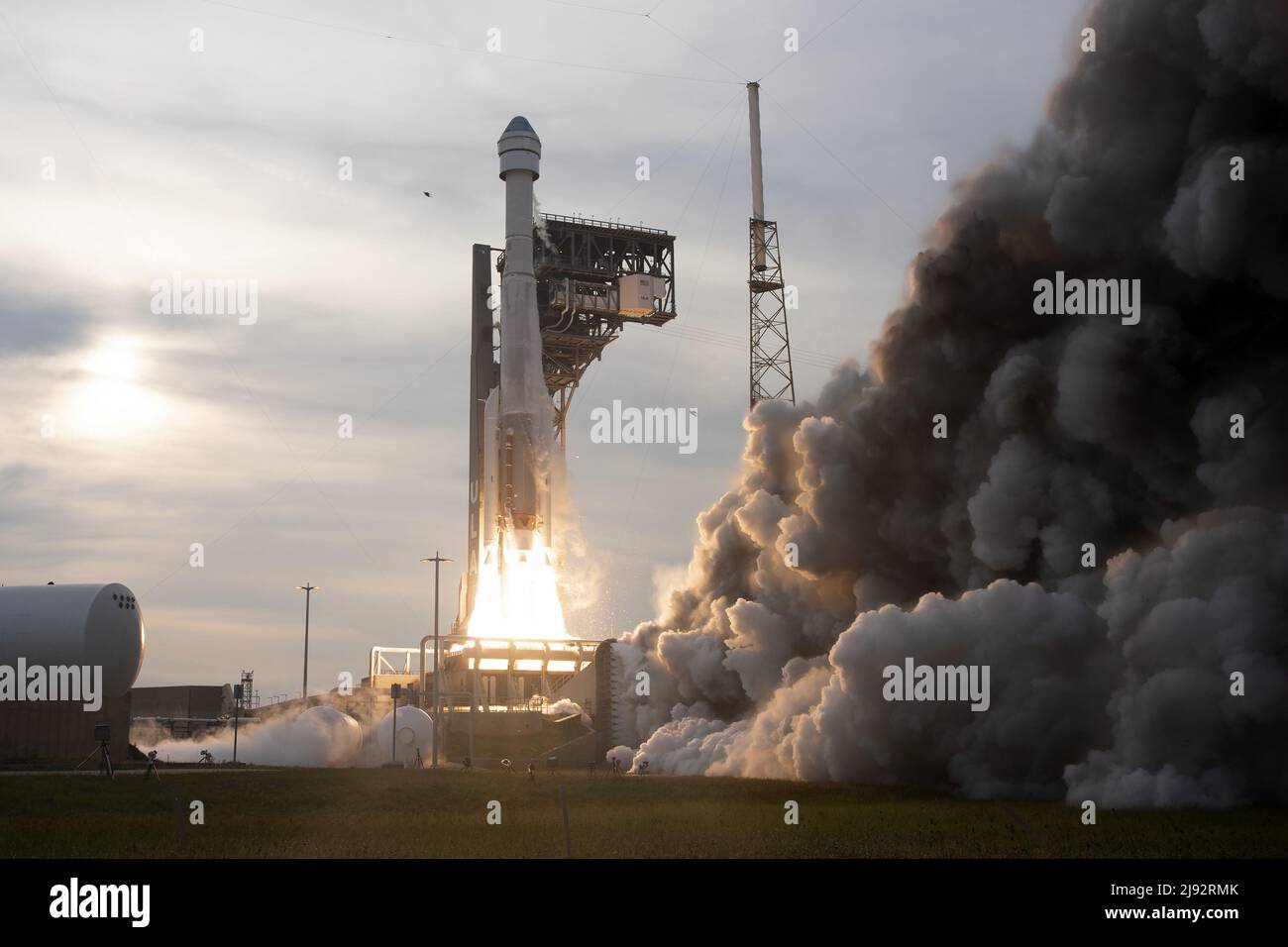 Florida, US, 19/05/2022, United Launch Alliance lancia il suo razzo Atlas V per potenziare la Boeing Starliner per la NASA dal Complex 41 alla Stazione spaziale di Cape Canaveral, Florida, giovedì 19 maggio 2022. La Starliner senza equipaggio si rindiver e si ancorerà alla Stazione spaziale Internazionale come prova per i futuri voli con equipaggio. Foto di Joe Marino/UPI Credit: UPI/Alamy Live News Foto Stock