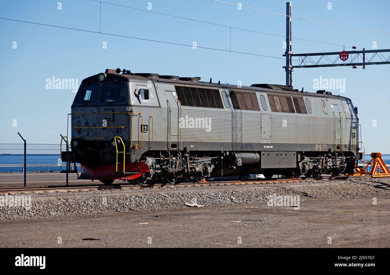 Holmsund, Norrland Svezia - 24 aprile 2022: treno per il trasporto di merci al capolinea Foto Stock