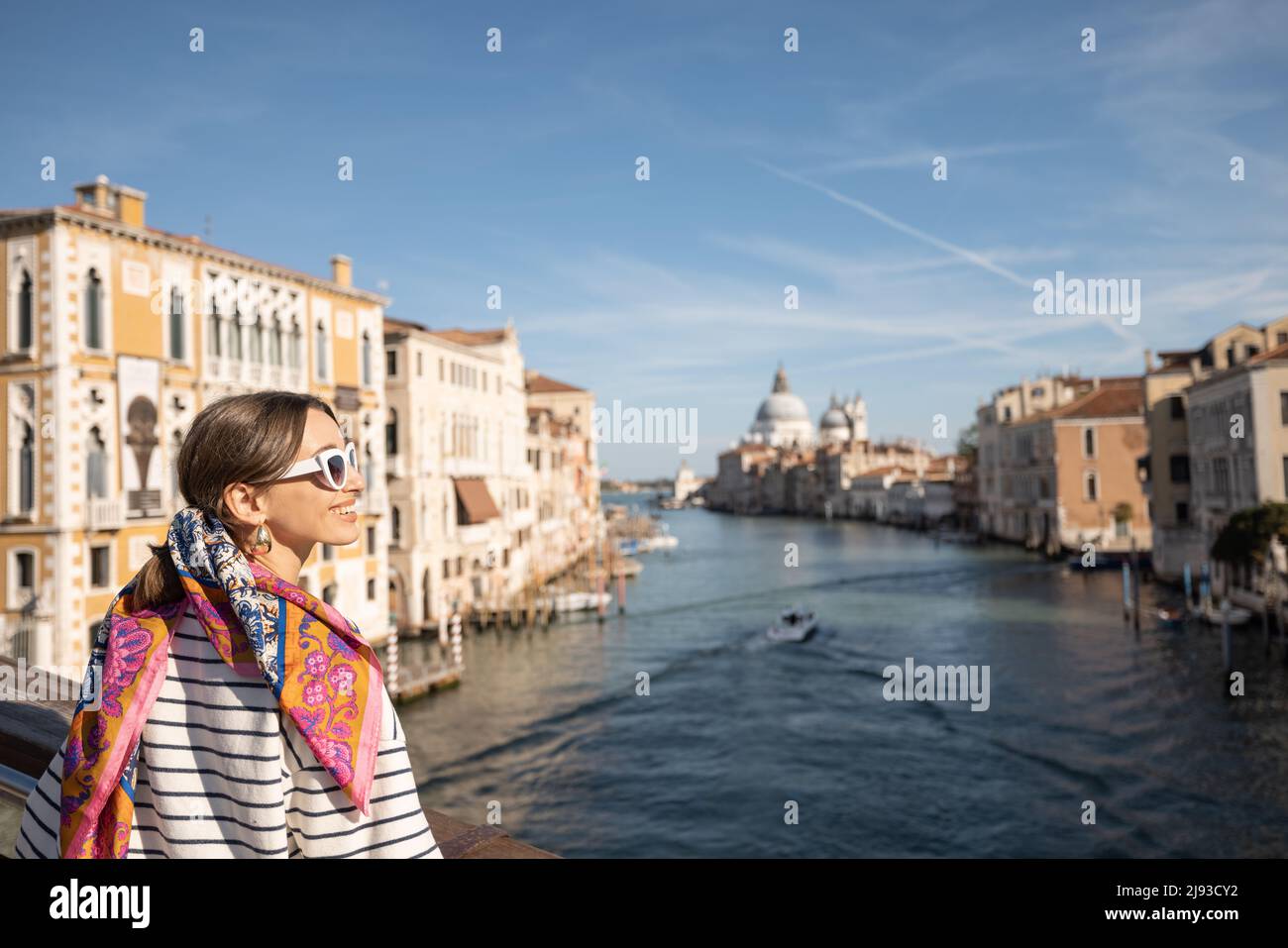 Donna che viaggia a Venezia Foto Stock