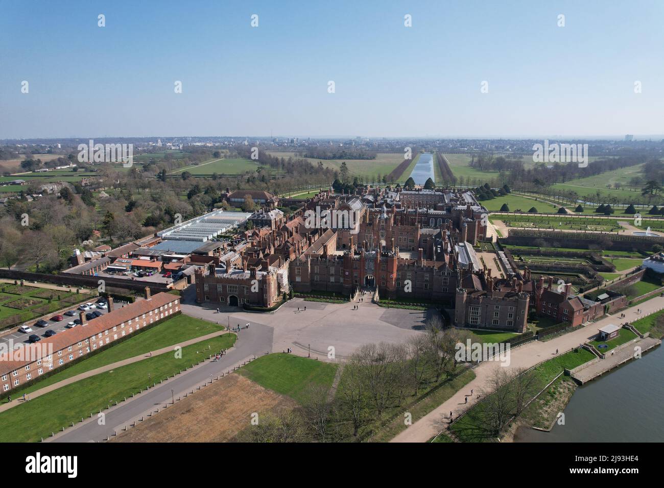Hampton Court Palace London England Blue Sky Drone, aereo, vista dall'alto, vista dall'alto, Foto Stock