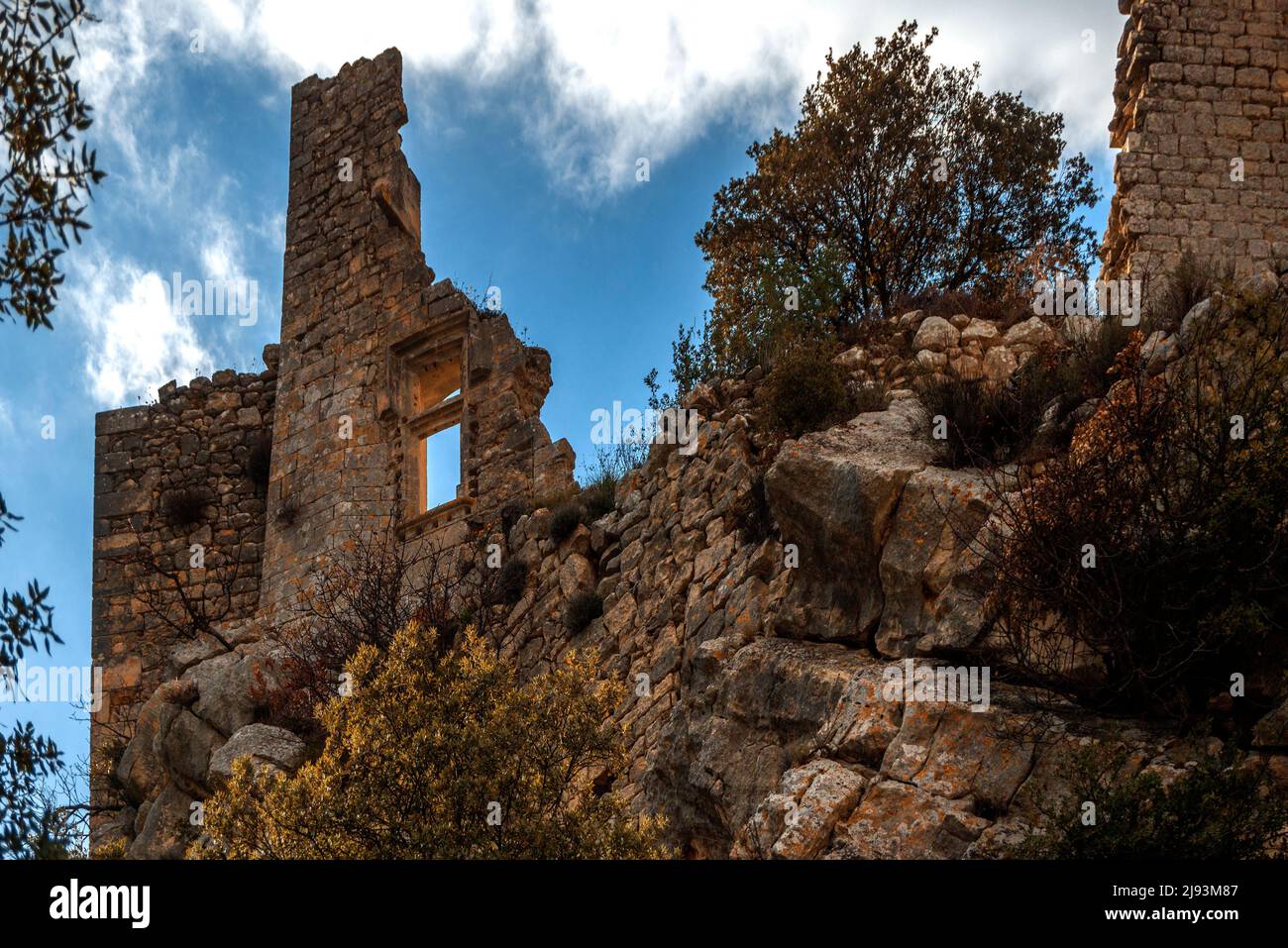 Le rovine del castello di Oppède le Vieux nel sud della Francia. Foto Stock