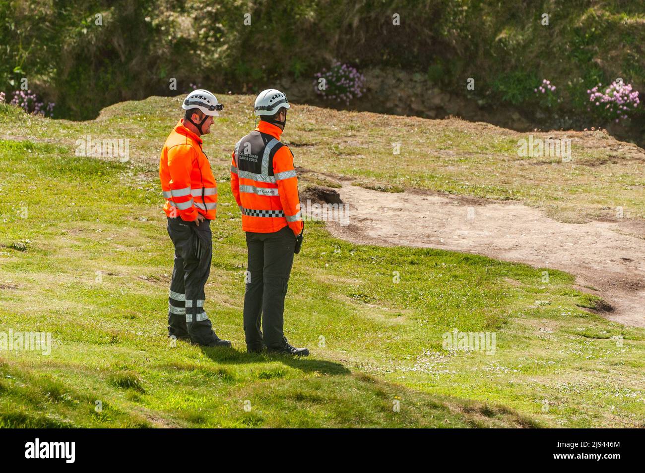 Vecchio capo di Kinsale, West Cork, Irlanda. 20th maggio 2022. La ricerca di Christopher Dunne, vecchio di 26 anni, continua oggi. Le unità di Gardai, la Difesa civile e la Costardia Costiera Irlandese, così come i membri del pubblico, erano fuori ricerca di Christopher dalle 7am di questa mattina. Credit: AG News/Alamy Live News Foto Stock