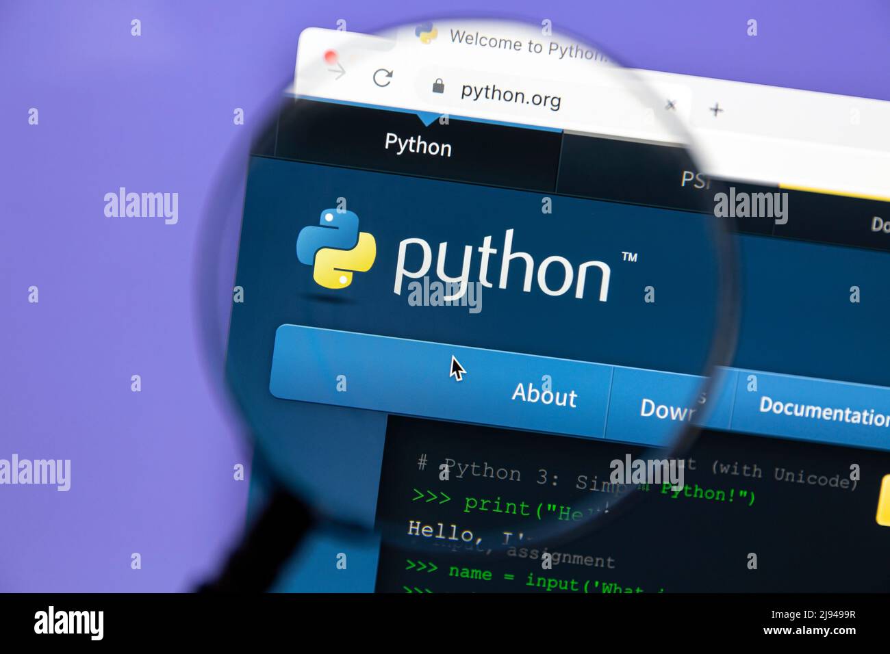 Ostersund, Svezia - 16 maggio 2022: Sito web di Python. Python è un linguaggio di programmazione di alto livello, interpretato e generico Foto Stock