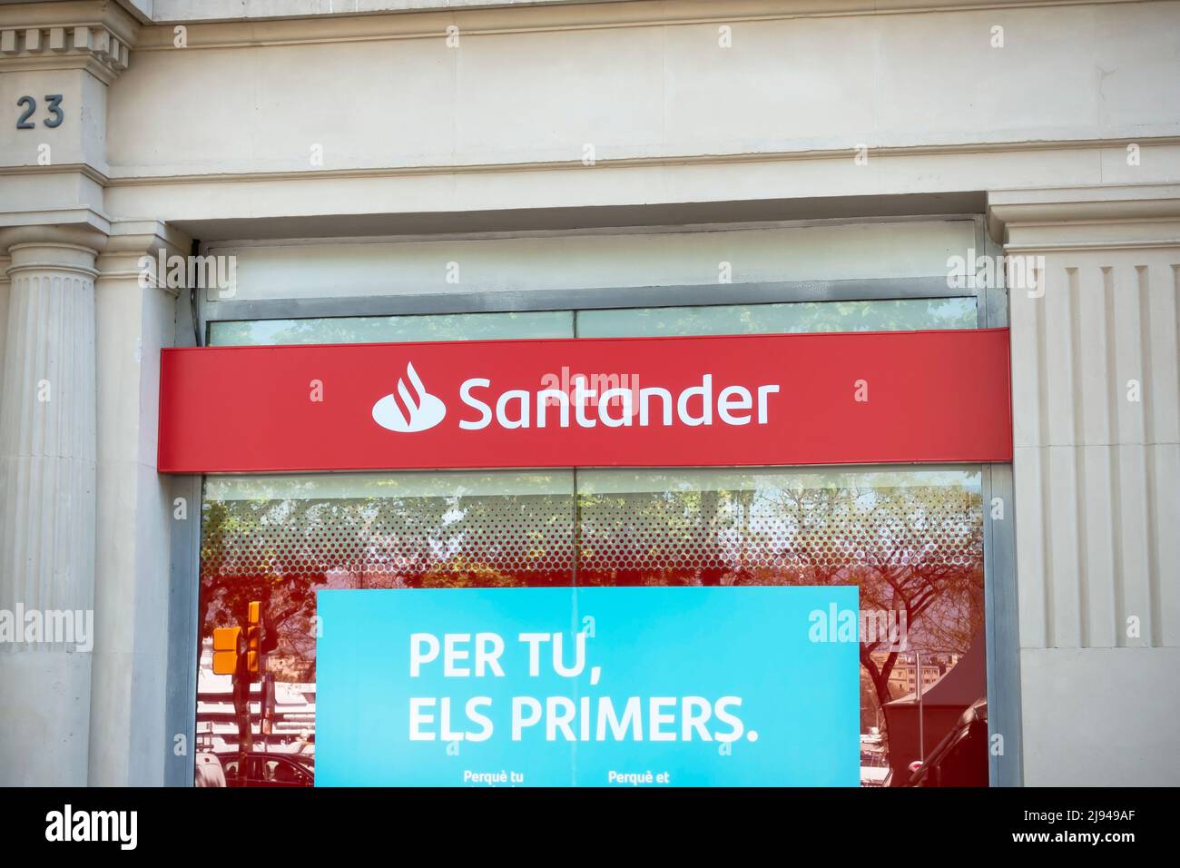 Barcellona, Spagna - 10 maggio 2022. Santander banca. Santander Group è un gruppo bancario spagnolo. Foto Stock