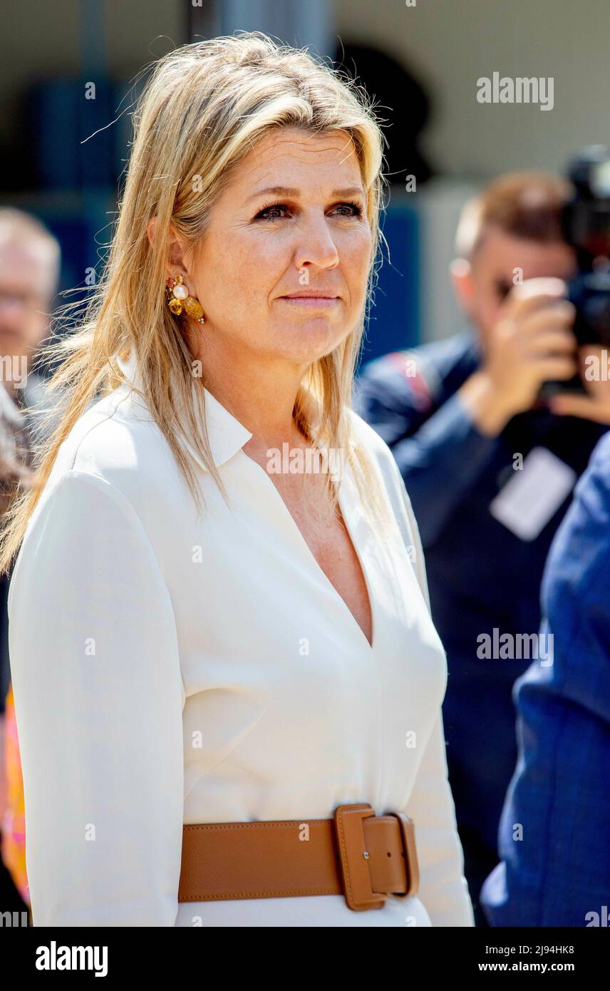 Delft, Niederlande. 18th maggio 2022. Regina Maxima dei Paesi Bassi alla Technische Universiteit di Delft, il 18 maggio 2022, per una visita dedicata alla scienza e all'innovazione Credit: Albert Nieboer/Netherlands OUT/Point de Vue OUT/dpa/Alamy Live News Foto Stock