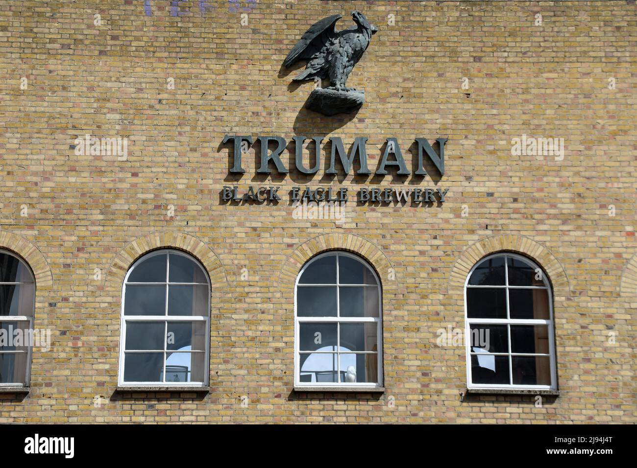 Insegna della fabbrica di birra Truman Black Eagle Foto Stock