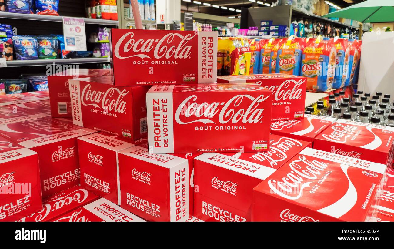 coca cola scatola di cartone display Foto stock - Alamy