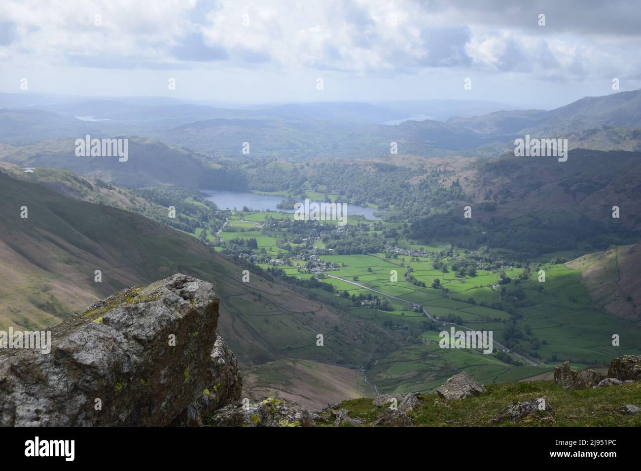 Vista di Grasmere come discendente dalla cima di Seat Sandal, English Lake District. Foto Stock