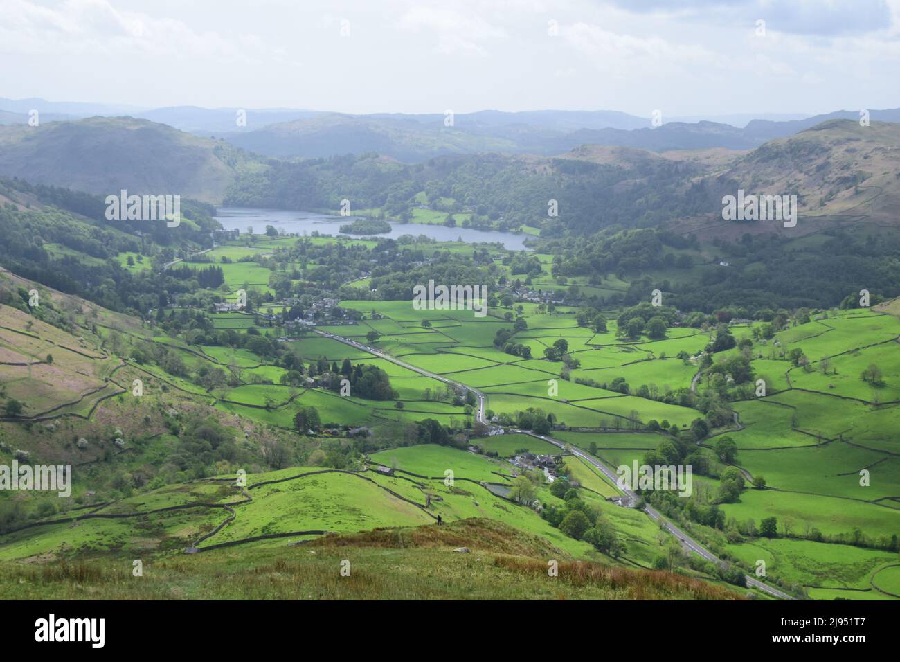 Vista di Grasmere come discendente dalla cima di Seat Sandal, English Lake District. Foto Stock