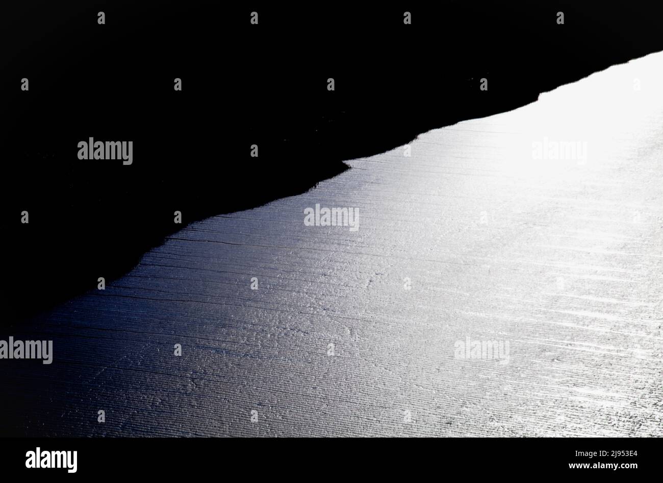 Humber Estuary con luce solare intensa su Humber Bridge, Regno Unito Foto Stock