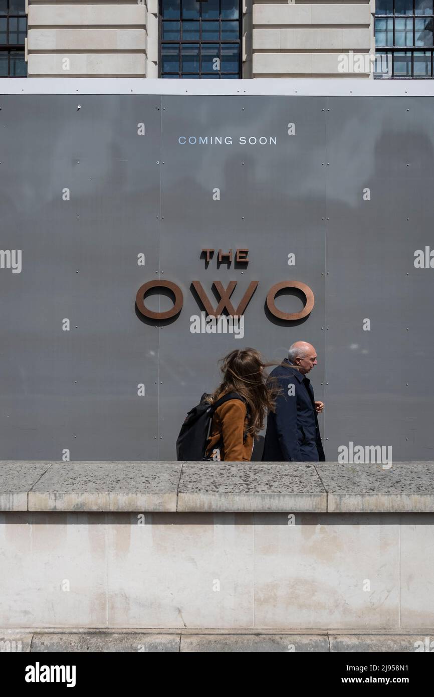 Londra, Regno Unito. 20 maggio 2022. L'esterno dell'hotel Raffles e dell'OWO Residences, attualmente in fase di sviluppo a Whitehall, di fronte alle Guardie Cavallo. Ex sede del Ministero della Difesa, la struttura è stata trasformata in un hotel a 5 stelle Raffles, il primo nel Regno Unito, dall'Hinduja Group, una società controllata dai fratelli Hinduja, Sri, 86 e Gopi 82. I fratelli sono stati riportati in cima alla Sunday Times Rich List di quest’anno, con un valore netto di £28,472 miliardi. Credit: Stephen Chung / Alamy Live News Foto Stock