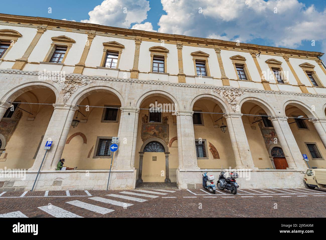 Padova, palazzo di origine medievale (Palazzo del Monte di Pieta nuovo), XIII-XIV secolo, Piazza Duomo, Veneto, Italia, Europa. Foto Stock