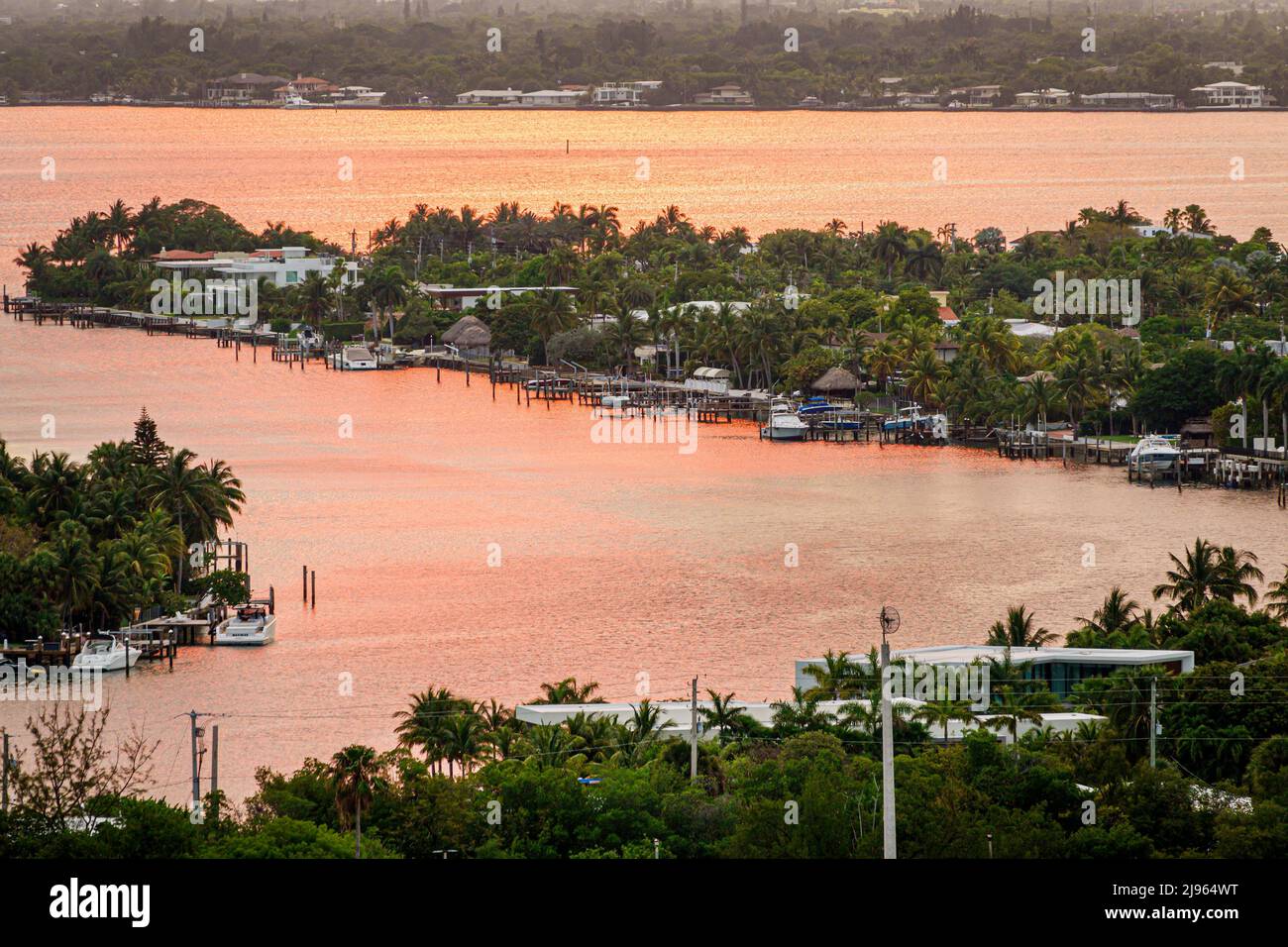 Miami Beach Florida, Biscayne Bay Waterfront case Biscayne Point tramonto Foto Stock
