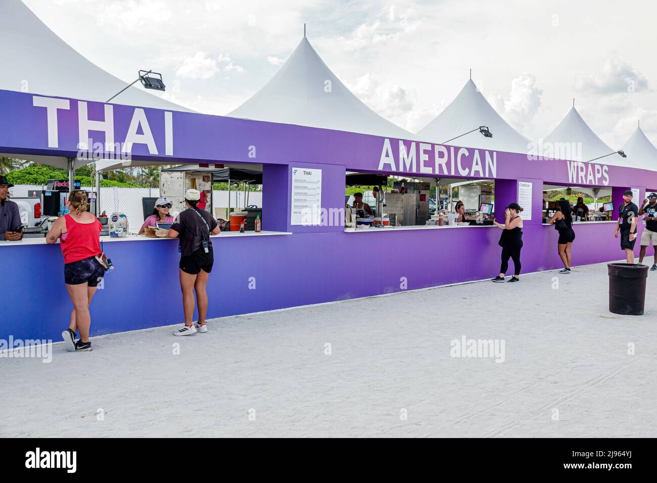 Miami Beach Florida, evento gratuito di FTX Off the Grid, evento di corse del Grand Prix Formula 1 F1 nel weekend di gara, venditori di cibo tailandese Foto Stock