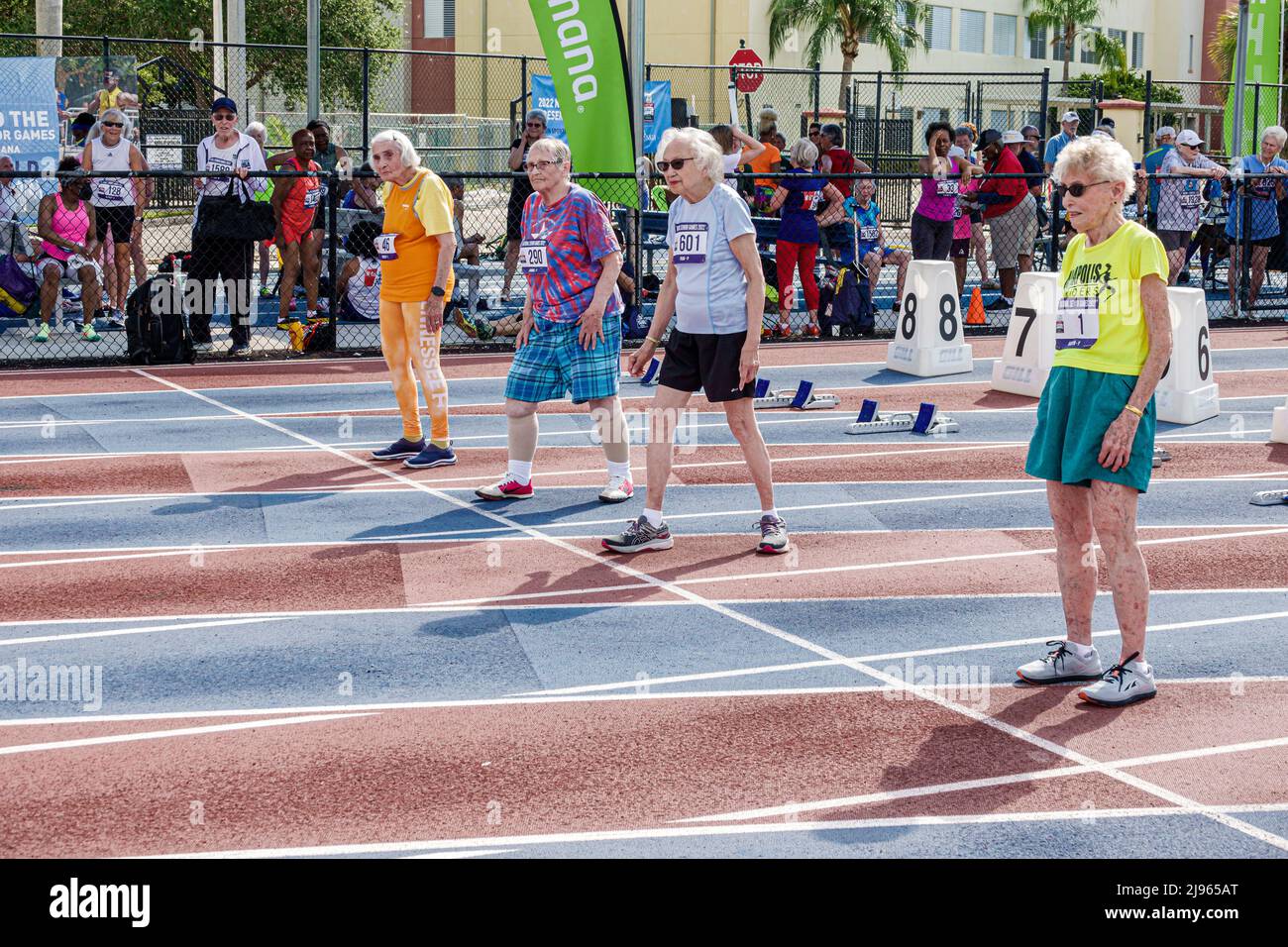 Fort ft. Lauderdale Florida, Ansin Sports Complex Track & Field National Senior Games, Senior donne corridori concorrenti donne fa 90 anni fa, sta Foto Stock