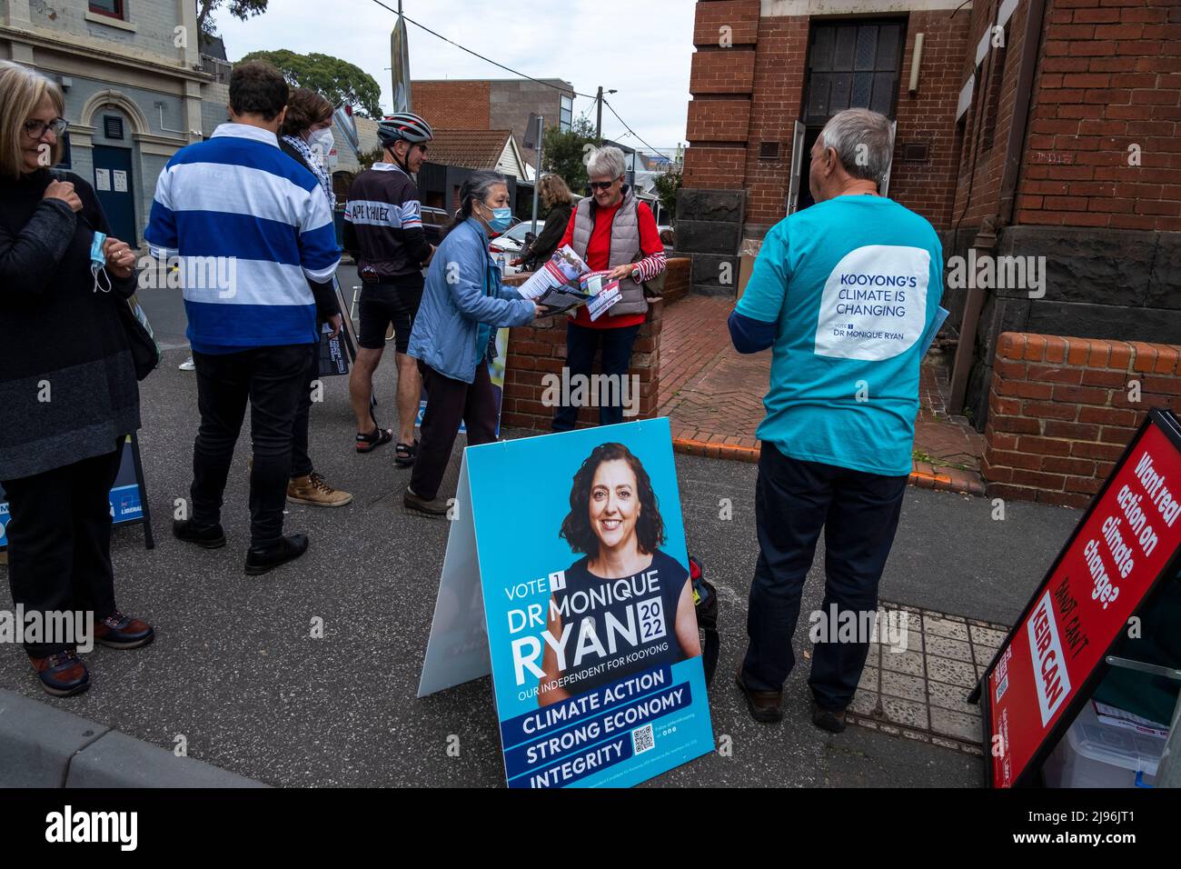 Una stazione di voto a Collingwood, operativa per le elezioni federali australiane del 2022. Collingwood, Melbourne, Victoria, Australia. Foto Stock