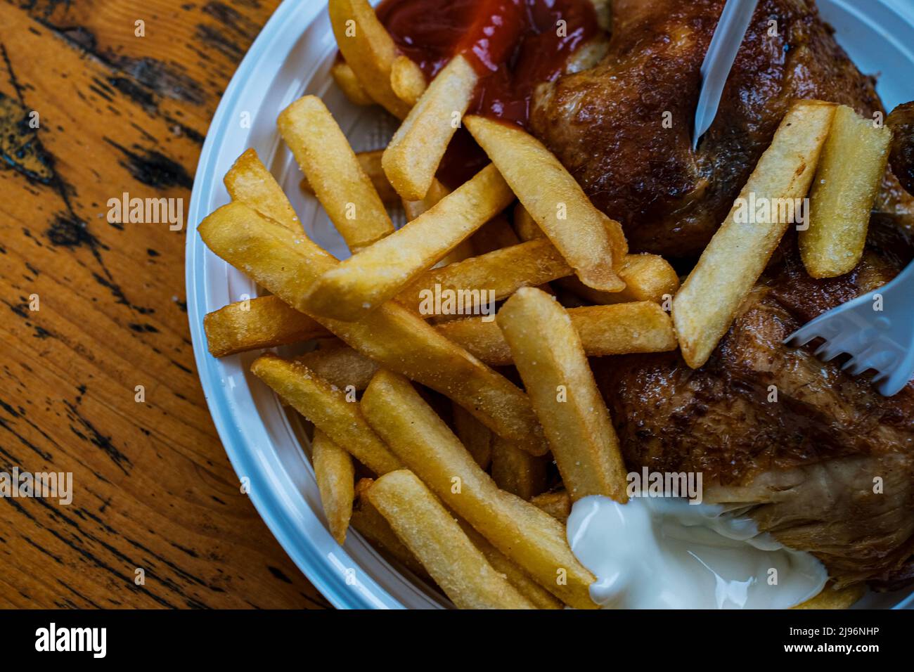 Pollo arrosto e patatine fritte Foto Stock