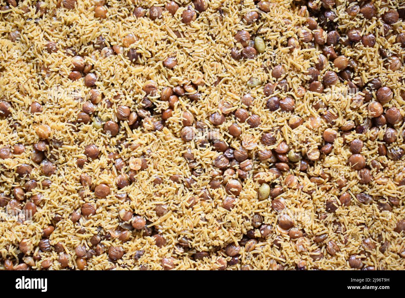 Snack indiano speziato dal moth sever fritto a base di lenticchie Masoor Foto Stock