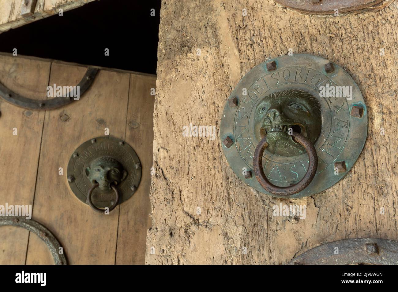 Brioude, bussatore della Basilica Saint Julien, dipartimento dell'alta Loira, Auvergne-Rodano-Alpi, Francia Foto Stock