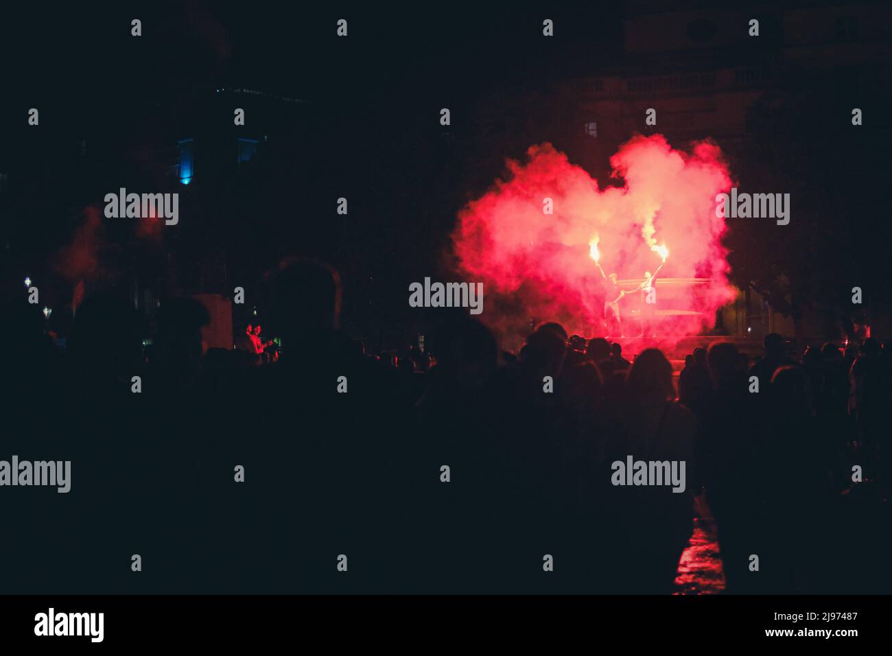 Londra, Regno Unito. 20th maggio 2022. 20th maggio 2022, Londra, Inghilterra: I fan di Sunderland AFC si riuniscono a Trafalgar Square la sera prima della loro finale di Playoff EFL League One contro Wycombe Wanderers. Credit: Thomas Jackson/Alamy Live News Foto Stock