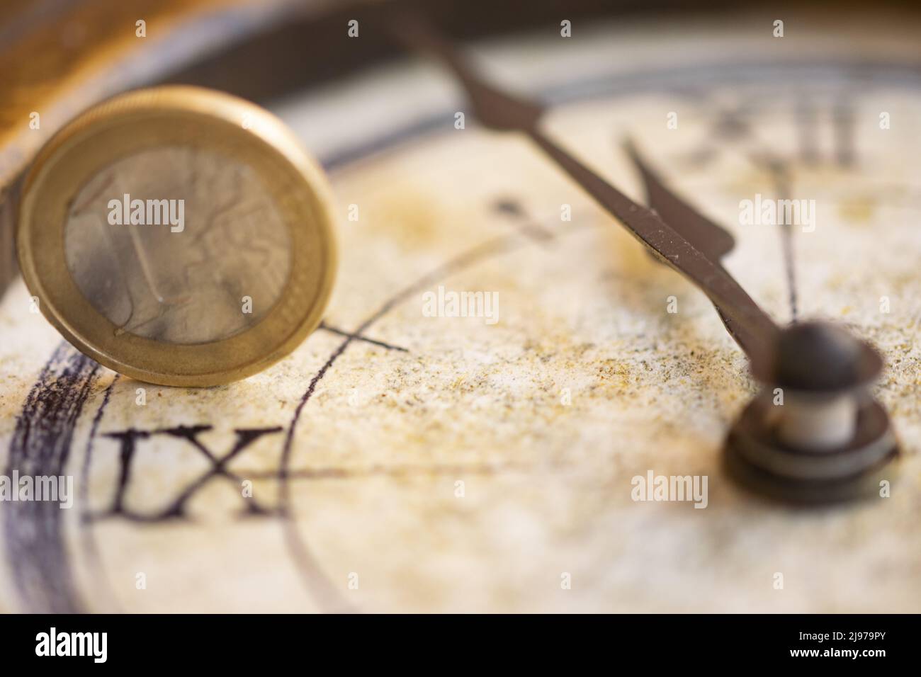concetto di tempo e denaro: il valore di entrambi in economia Foto Stock
