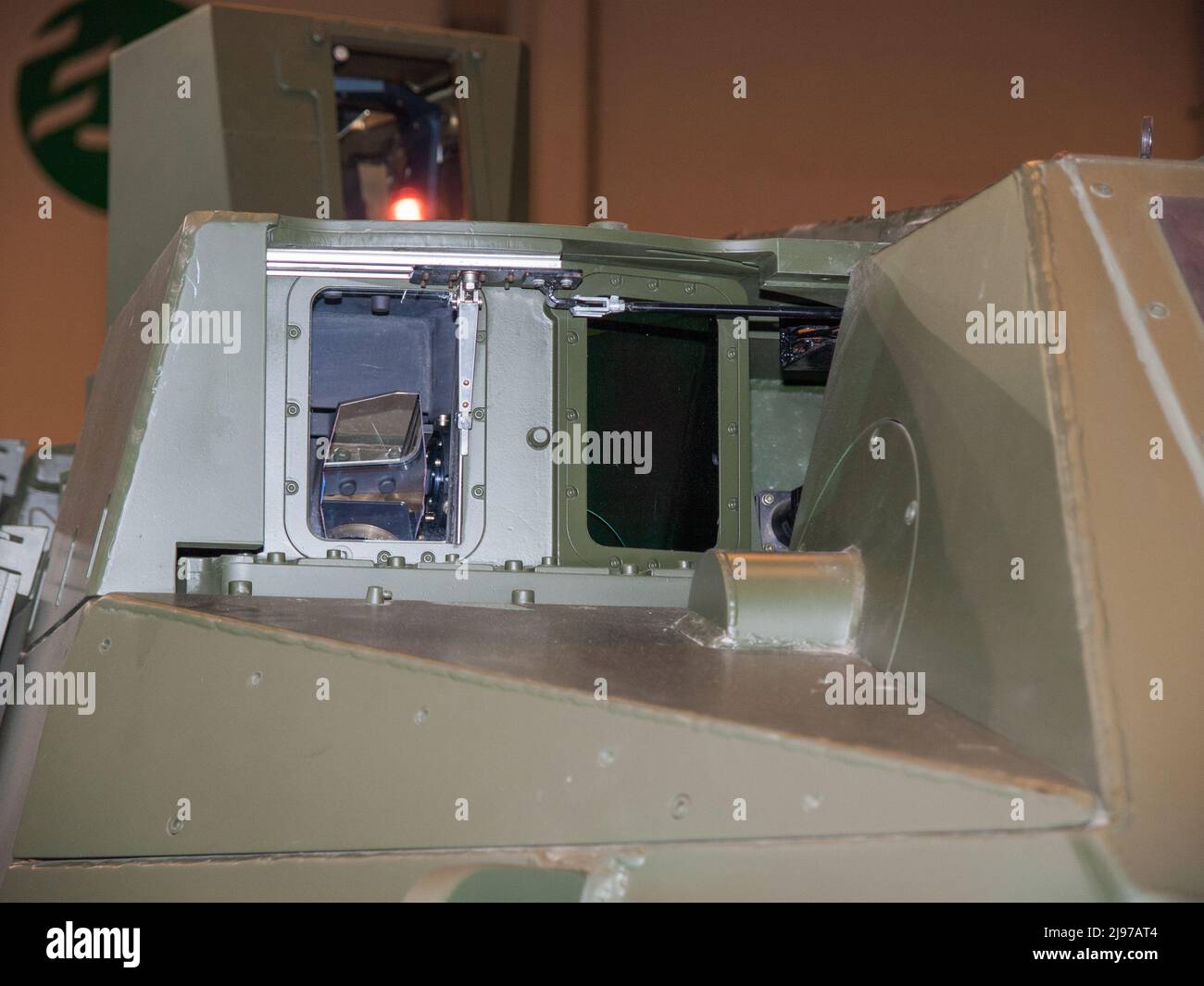 Abu Dhabi, Emirati Arabi Uniti - 23 febbraio. 2011: APC Marauder 4x4 resistente alle mine protetto (MRAP) a IDEX 2011 Foto Stock