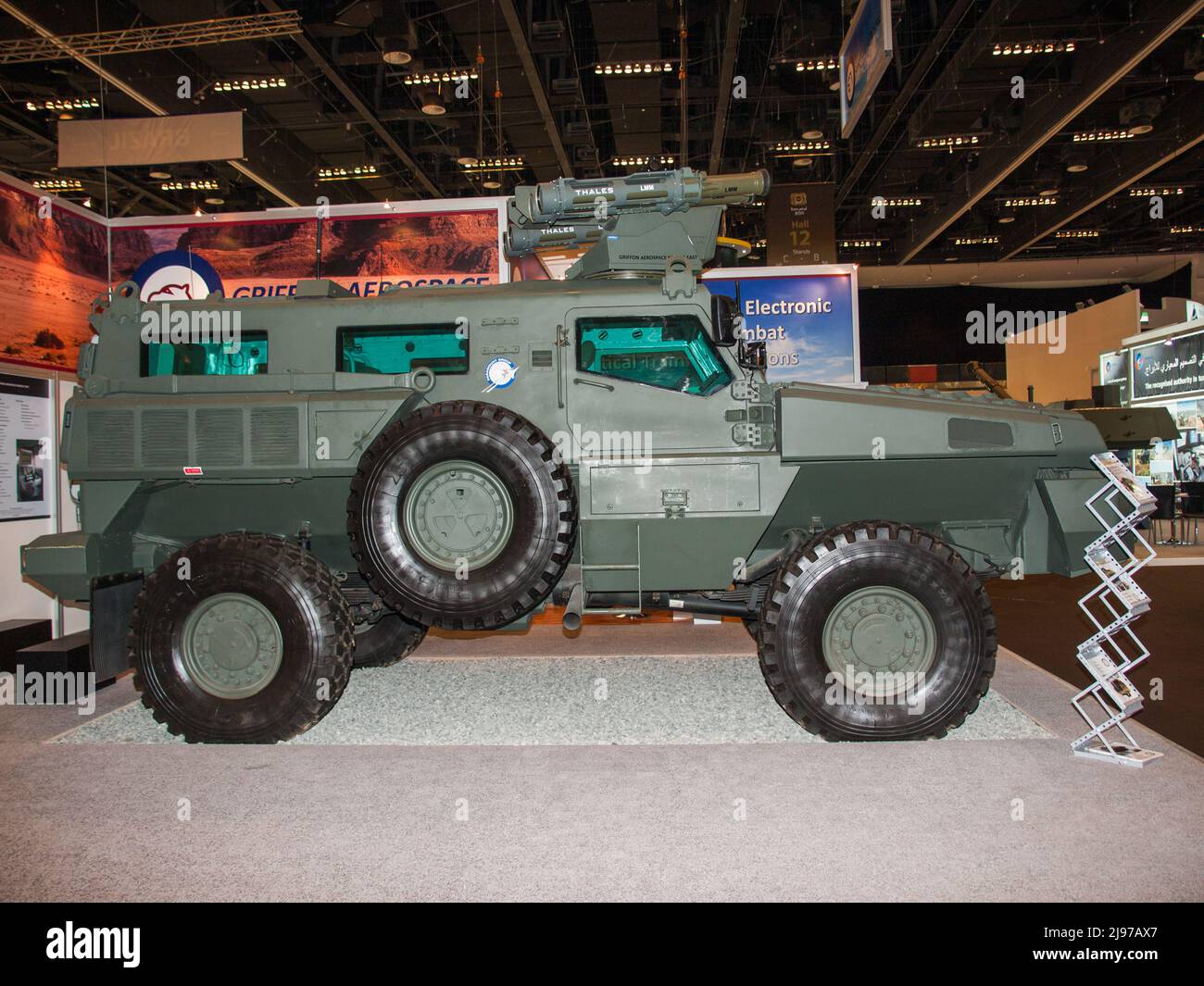 Abu Dhabi, Emirati Arabi Uniti - 23 febbraio. 2011: APC Marauder 4x4 resistente alle mine protetto (MRAP) a IDEX 2011 Foto Stock