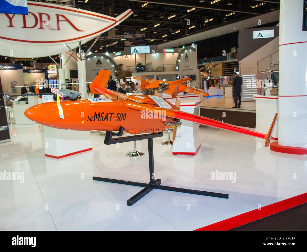 Abu Dhabi, Emirati Arabi Uniti - 23 febbraio. 2011: Sistema di puntamento dell'antenna MSAT 500-NG a IDEX 2011 Foto Stock Abu Dhabi, Emirati Arabi Uniti - 23 febbraio. 2011: Sistema di puntamento dell'antenna MSAT 500-NG a IDEX 2011 Foto Stock