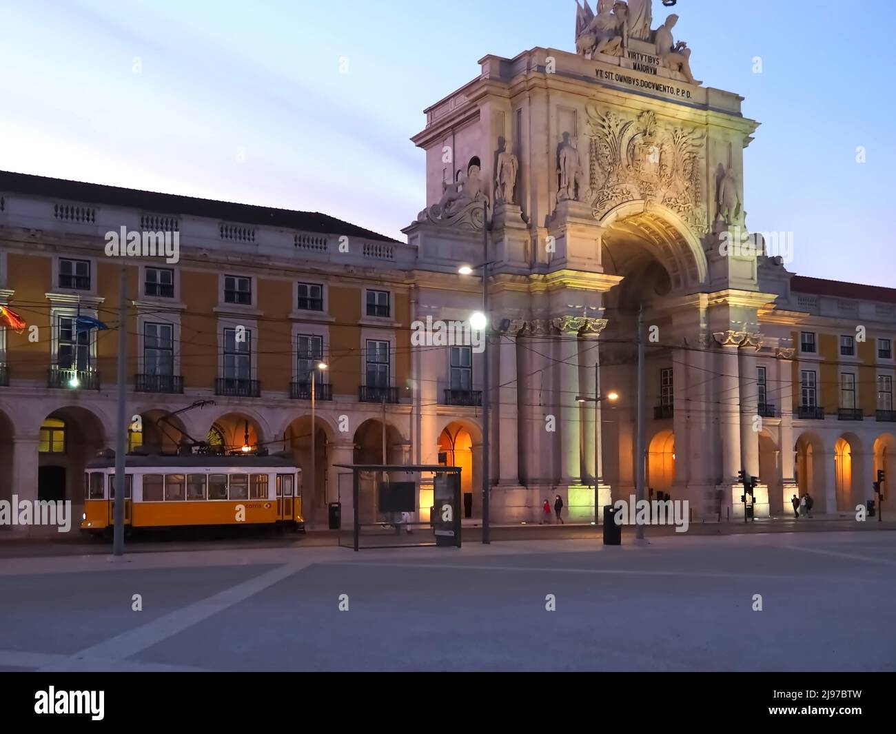 Grande praca de comercio a Lisbona di notte Foto Stock