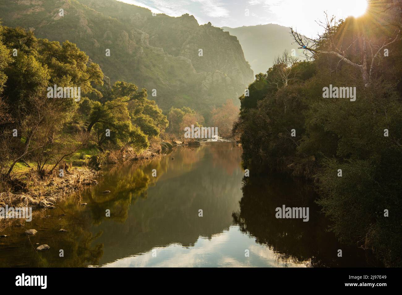 Primavera nello Scenic Malibu Creek state Park e nelle Santa Monica Mountains nella California meridionale. Las Virgenes Valley e Malibu Canyon. United sta Foto Stock