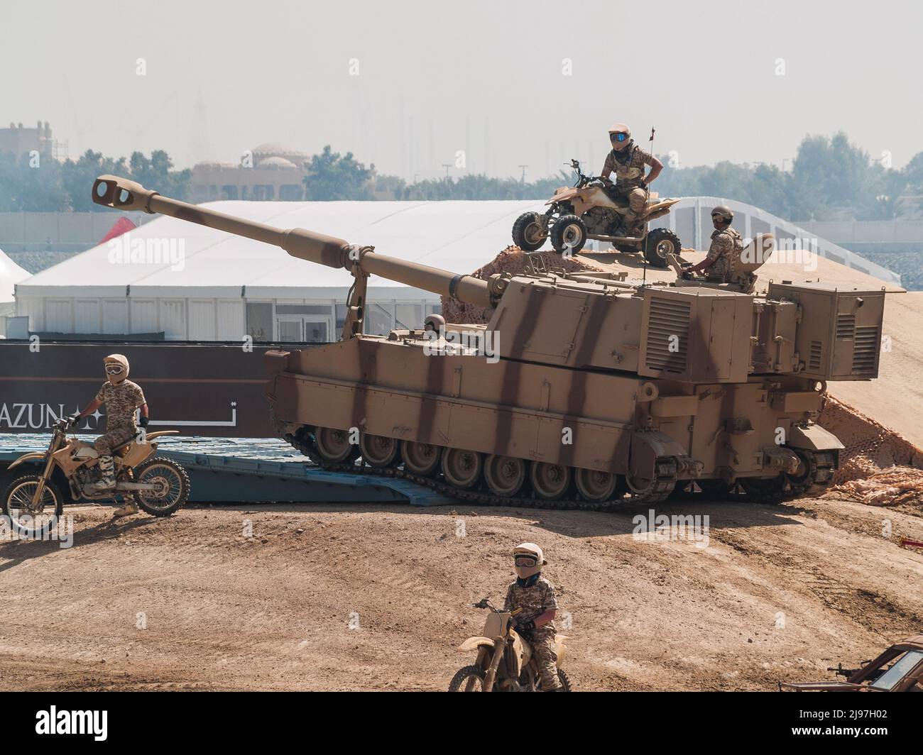 Abu Dhabi, Emirati Arabi Uniti - 23 febbraio. 2011: Il M109 155mm urlo semovente in IDEX 2011 Foto Stock