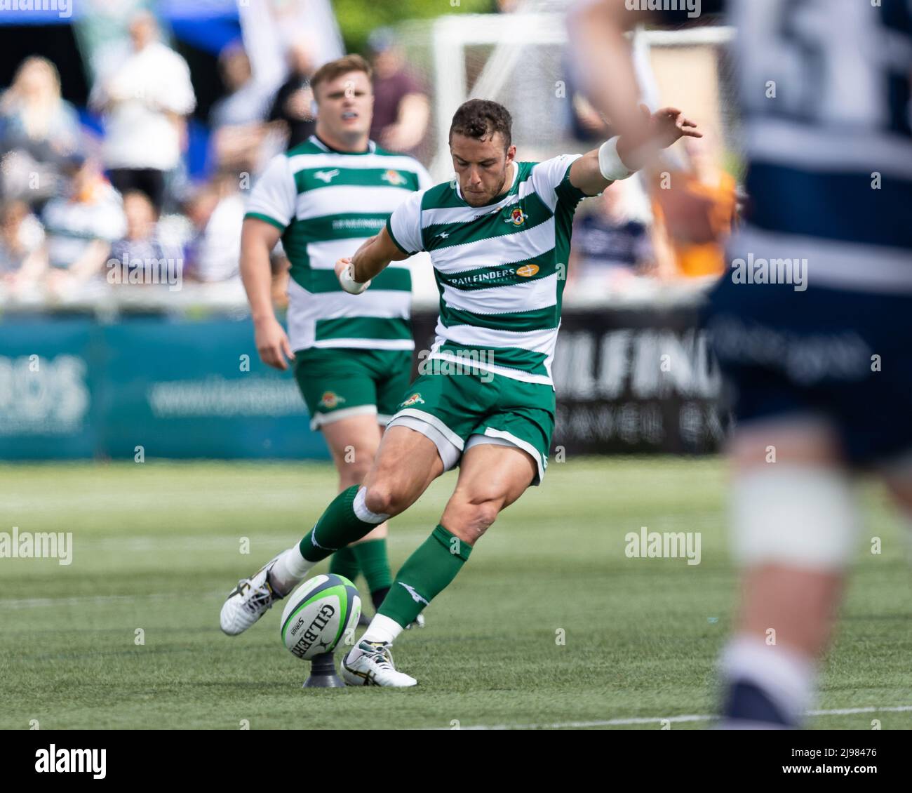 Steven Shingler di Ealing Trailfinders applica una penalità per i primi punti del gioco, durante la partita finale della Coppa del Campionato tra Ealing Trailfinders e Coventry a Castle Bar, West Ealing, Inghilterra, il 21 maggio 2022. Photo by Nick Browning/prime Media Images Credit: Prime Media Images/Alamy Live News Foto Stock