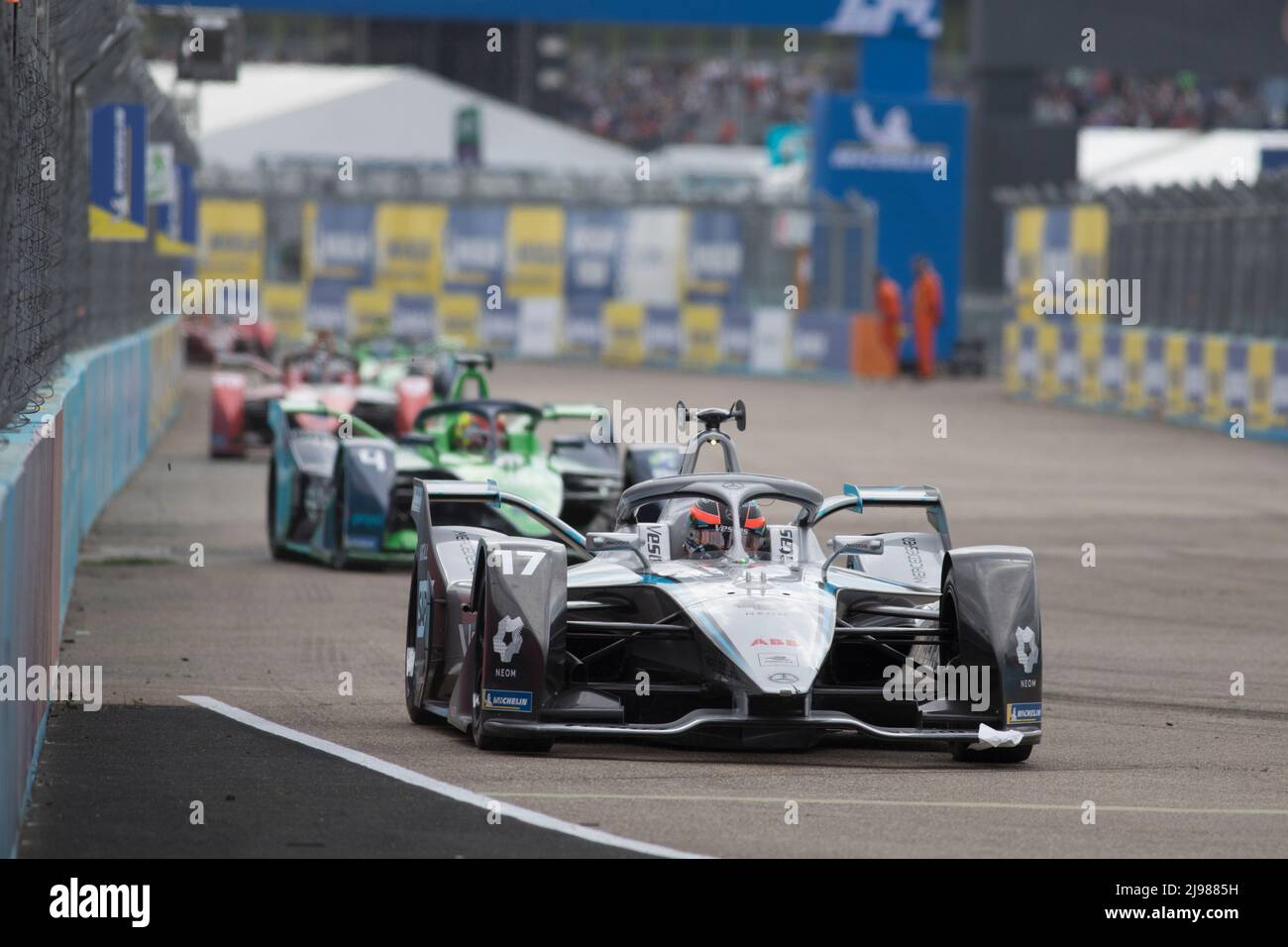 Berlino, Germania, 14th maggio 2022. 2022 Shell Recharge Berlin e-Prix, Round 7 del Campionato del mondo di Formula e ABB FIA 2021-22, Tempelhof Airport Circuit a Berlino, Germania nella foto: #17 Nyck DE VRIES (NED) del Team Mercedes-EQ Formula e © Piotr Zajac/Alamy Live News Foto Stock