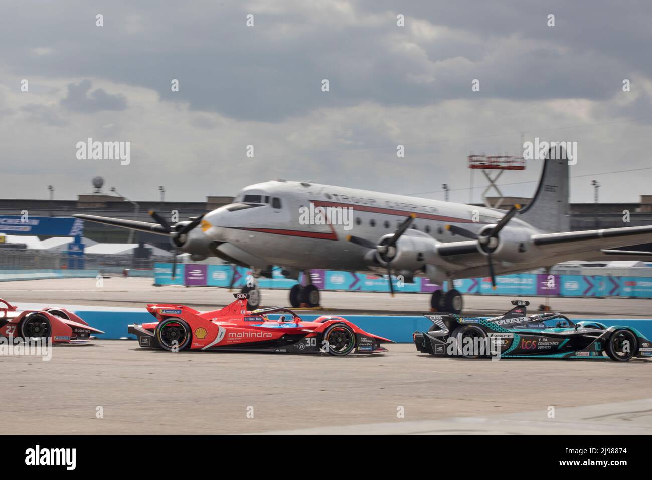 Berlino, Germania, 14th maggio 2022. 2022 Shell Recharge Berlin e-Prix, Round 7 del Campionato del mondo di Formula e ABB FIA 2021-22, Tempelhof Airport Circuit a Berlino, Germania nella foto: #30 Oliver ROWLAND (GBR) di Mahindra Racing © Piotr Zajac/Alamy Live News Foto Stock