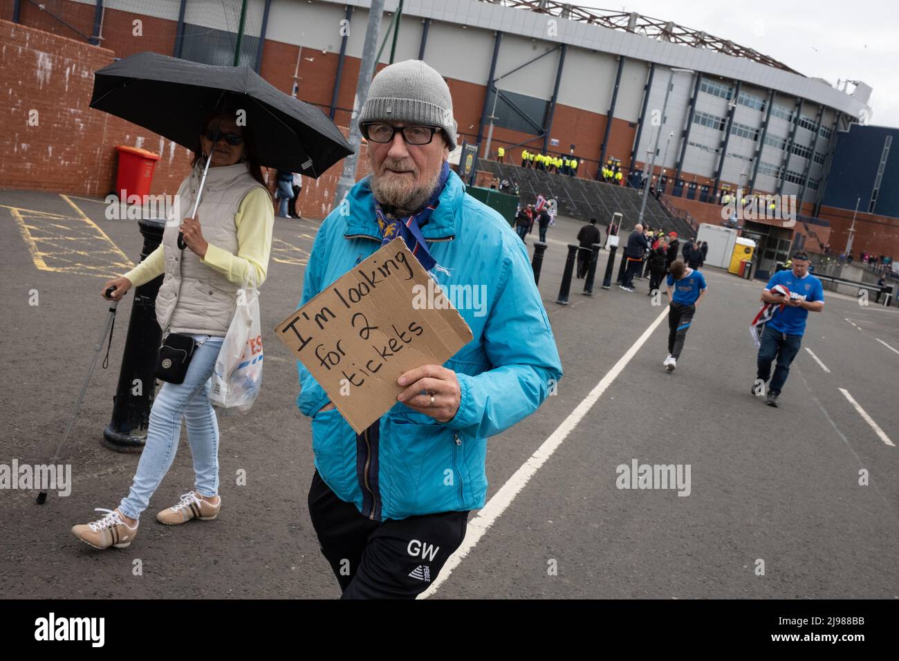 Glasgow, Regno Unito, 21st maggio 2022. Gli appassionati di calcio del Rangers FC che desiderano acquistare i biglietti per la partita all'Hampden Stadium per assistere al Rangers FC Versus Hearts FC nella finale della Coppa nazionale scozzese, a Glasgow, Scozia, 21 maggio 2022. Photo credit: Jeremy Sutton-Hibbert/Alamy Live News. Foto Stock