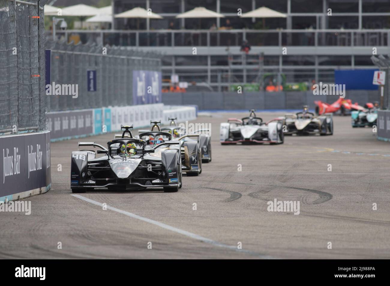 Berlino, Germania, 14th maggio 2022. 2022 Shell Recharge Berlin e-Prix, Round 7 del Campionato del mondo di Formula e ABB FIA 2021-22, circuito aeroportuale Tempelhof a Berlino, Germania nella foto: #48 Edoardo MORTARA (SWI) di ROKIT Venturi Racing © Piotr Zajac/Alamy Live News Foto Stock