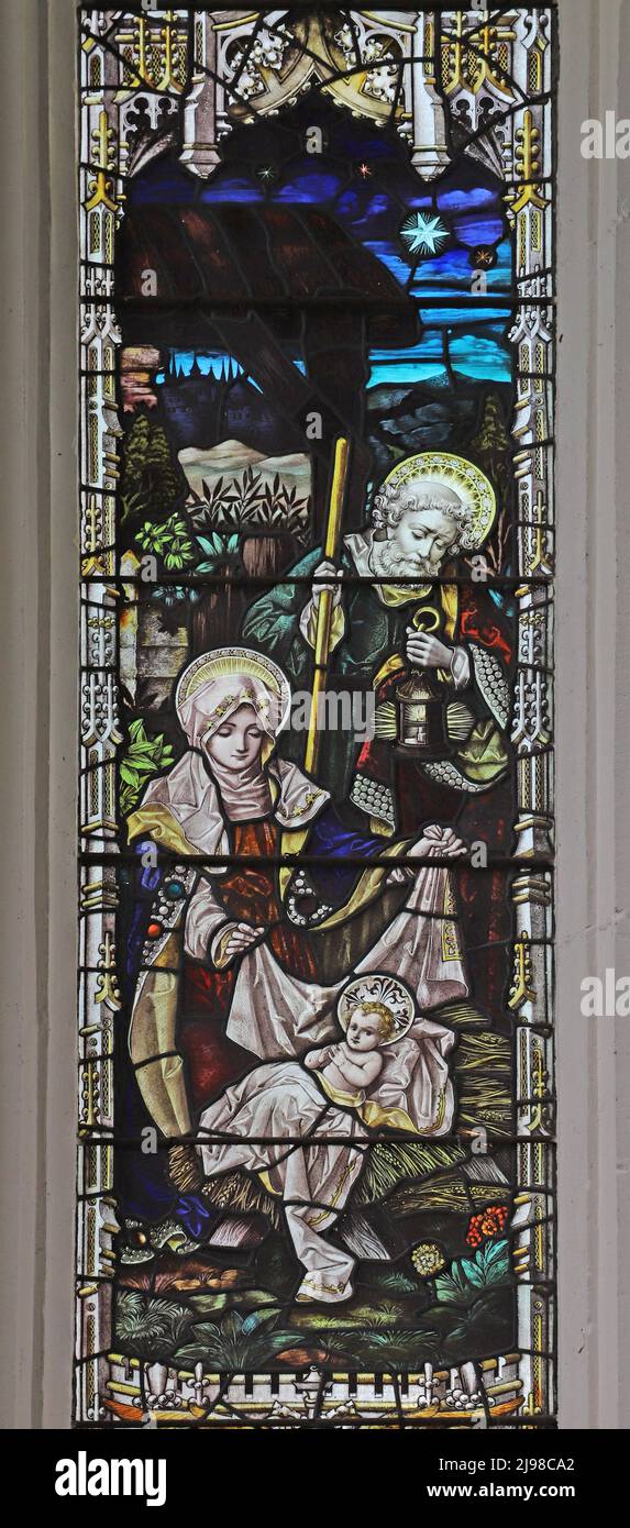 Una vetrata di Percy Bacon & Brothers raffigurante la Natività, la Chiesa di Maids Moreton, il Buckinghamshire Foto Stock