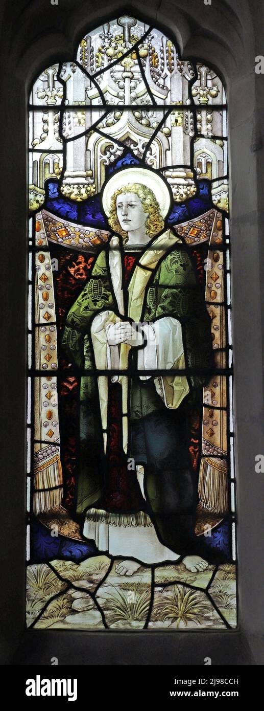 Vetrata di Percy Bacon & Brothers raffigurante San Giovanni alla crocifissione di Gesù, San Pietro e la Chiesa di San Paolo, Wingrave, Buckinghamshire Foto Stock