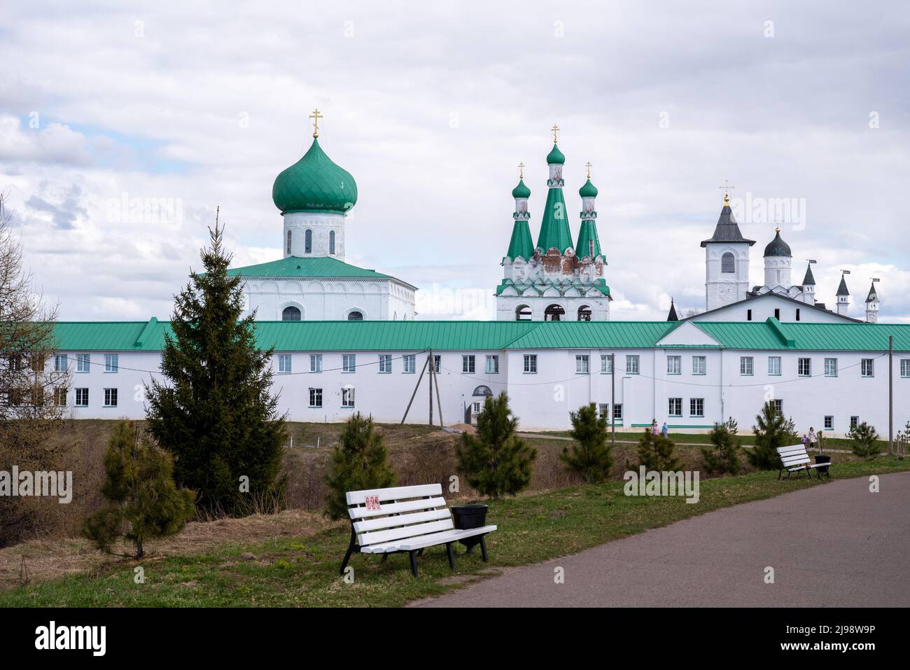 Villaggio di Staraya Sloboda, regione di Leningrade, Russia - 9 maggio 2022 Trinità parte del monastero Alexander-Svirsky. Foto Stock
