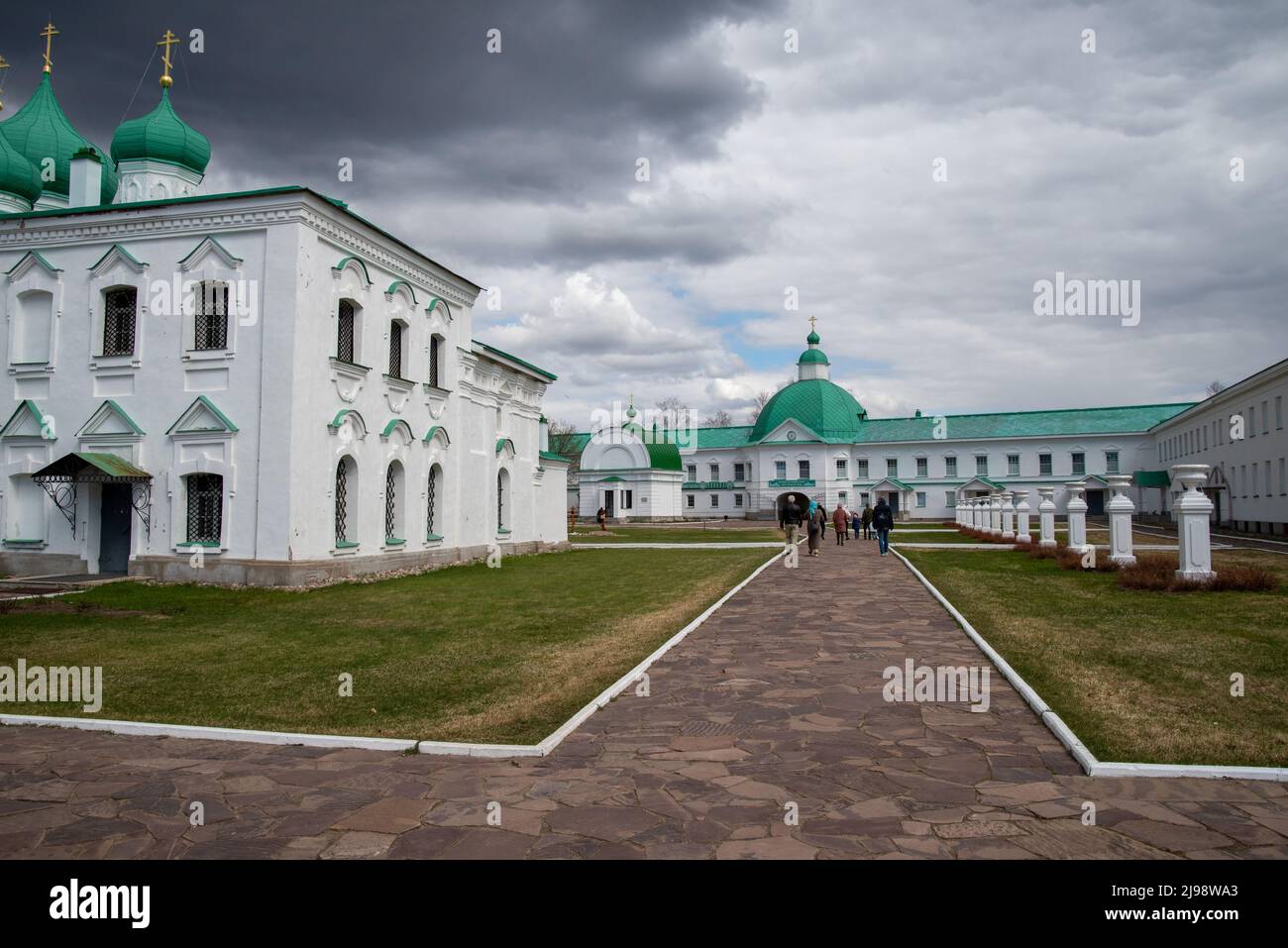 Staraya Sloboda villaggio, regione di Leningrade, Russia - 9 maggio 2022: Trinità Alexander-Svirsky monastero. Foto Stock