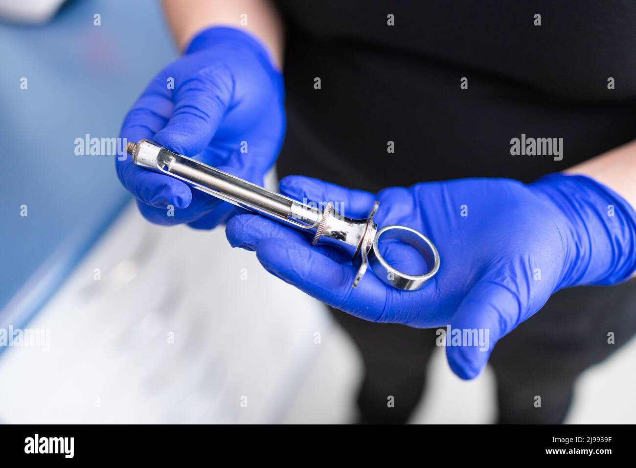 Il Dentista Fa L'iniezione Anestetica Nella Gomma Immagine Stock - Immagine Di Tenuta, Guanto - Foto 11