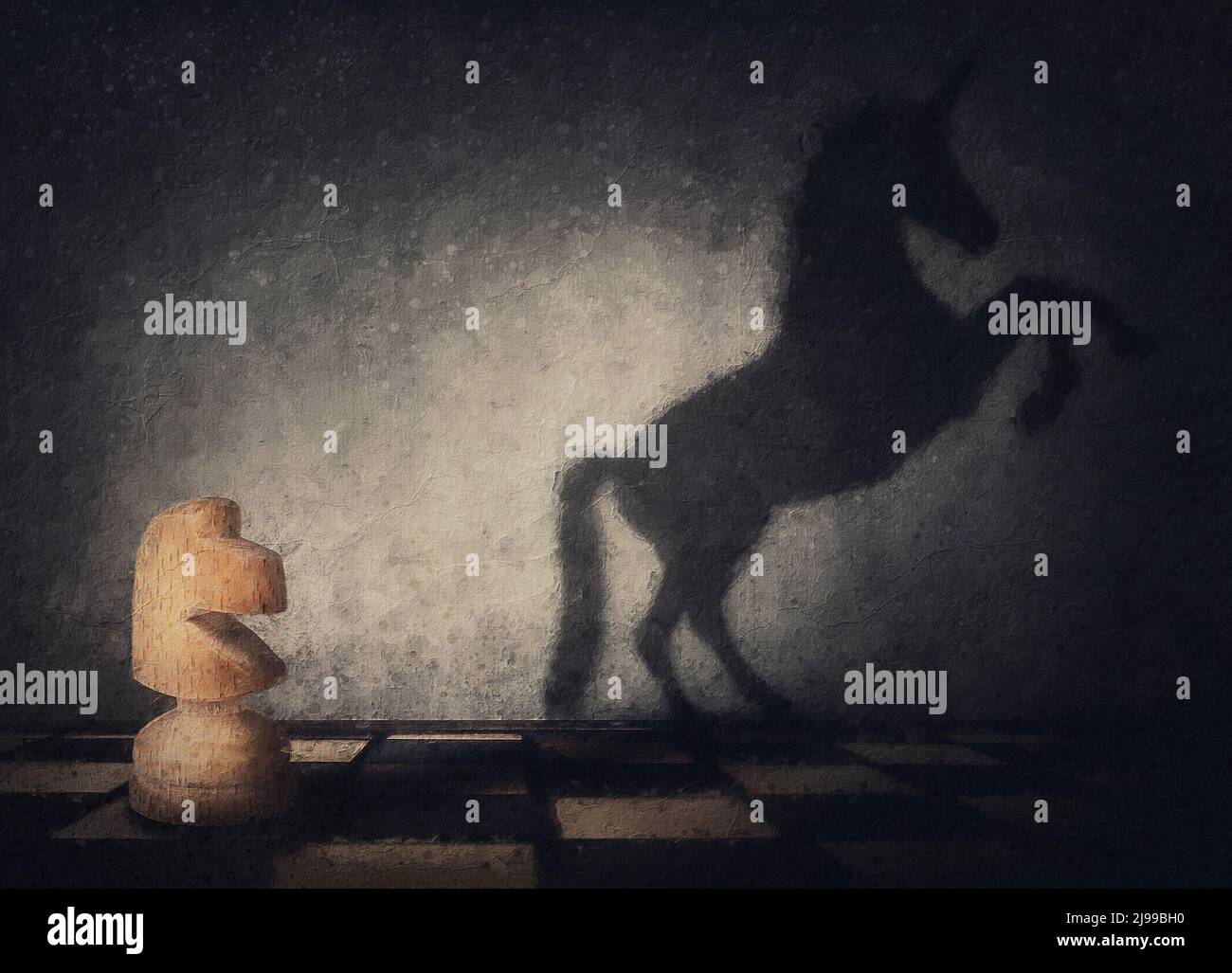Pittura surreale di un cavaliere di scacchi che si trasforma in un unicorno selvaggio e potente. La motivazione e la sicurezza di sé metafora, superando gli ostacoli e ac Foto Stock
