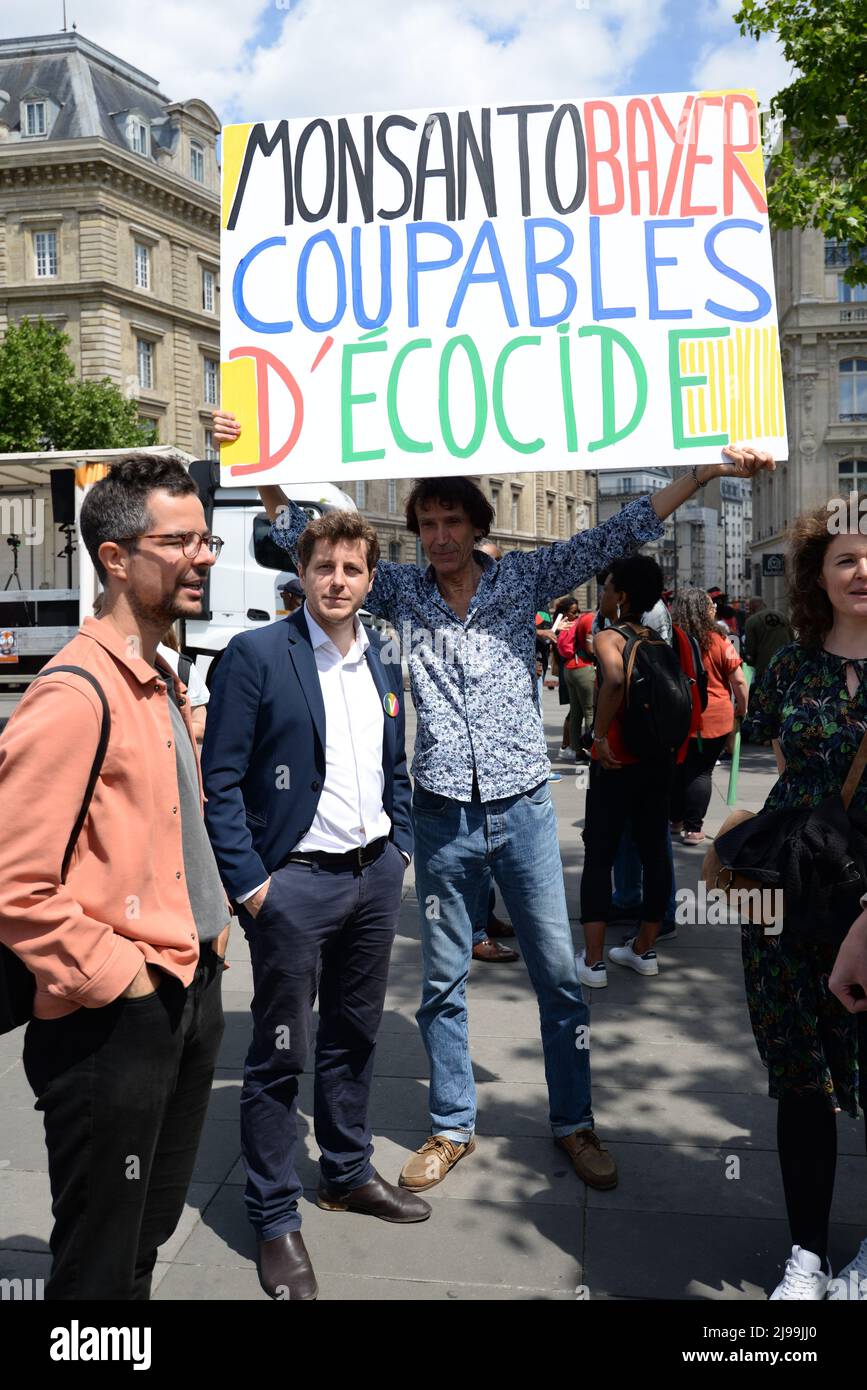 La marcia contro Monsanto prese una svolta molto politicizzata nel 2022 a Parigi, i rappresentanti di EELV e LFI Melenchon Rousseau, Bayou erano presenti Foto Stock