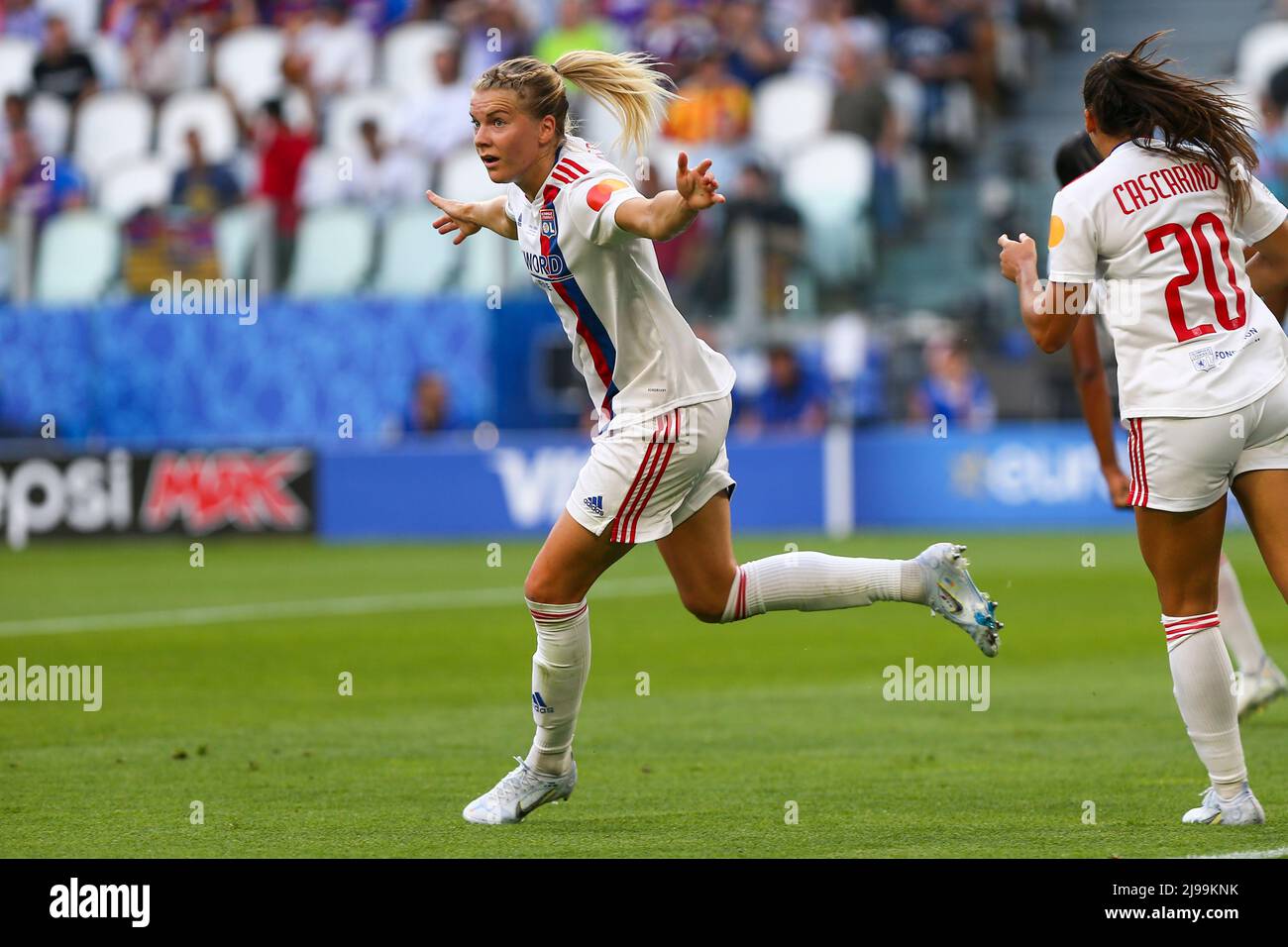 TORINO, ITALIA. 21 MAGGIO 2022. ADA Hegerberg dell'Olympique Lyonnais Feminin festeggia dopo aver segnato il secondo gol per OL durante la finale della UEFA Women's Champions League 2022 tra il FC Barcelona e l'Olympique Lyonnais il 21 maggio 2022 allo stadio Juventus di Torino. Barcellona ha perso 1-3 anni su Olympique Lyonnais. Credit: Massimiliano Ferraro/Medialys Images/Alamy Live News Foto Stock