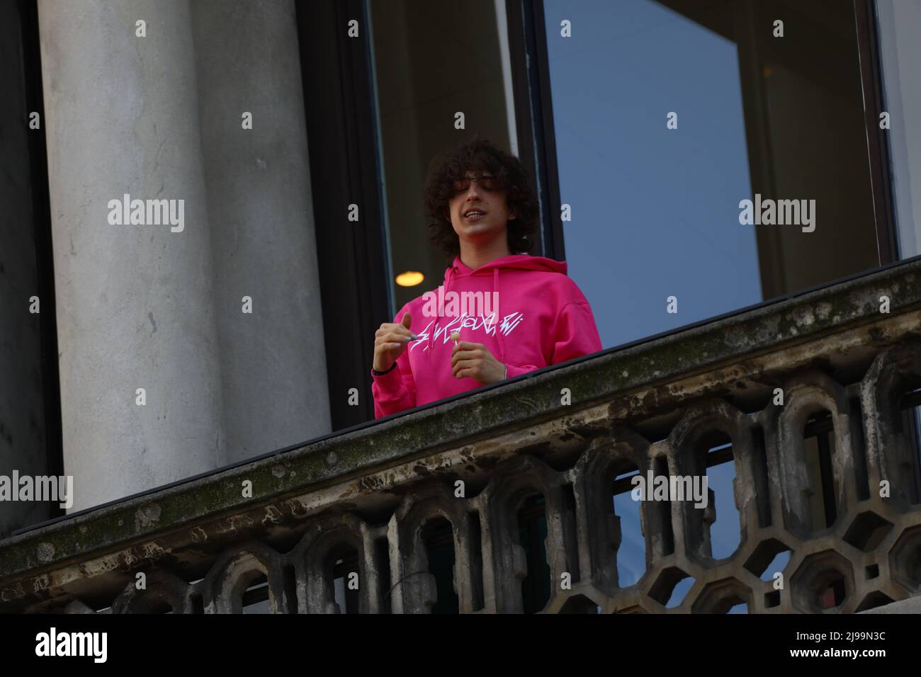 Sangiovanni, vero nome Giovanni Pietro Damian, finalista dell'edizione 2021 di amici, in occasione di una apparizione a Mondadori in Piazza Duomo con: sangiovanni, Giovanni Pietro Damian dove: Milano, Italia quando: 18 maggio 2021 Credit: Mairo Cinquetti/WENN Foto Stock